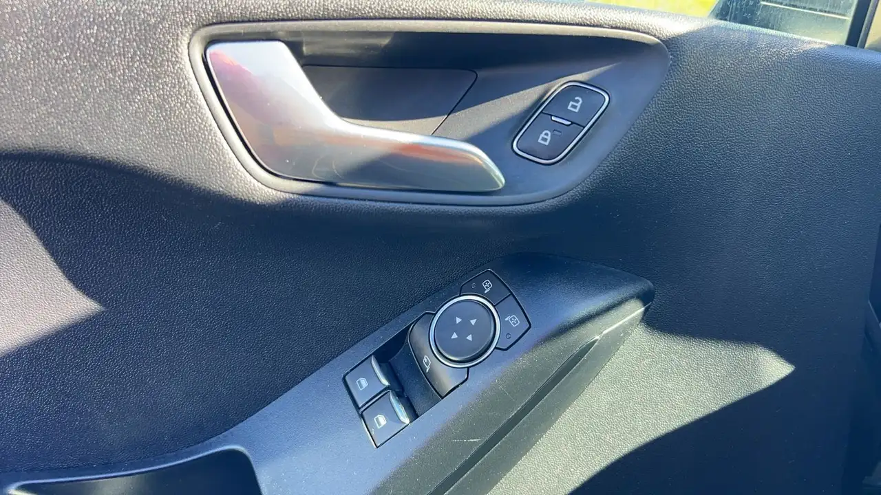 Ford Fiesta 5 portes — photo 29