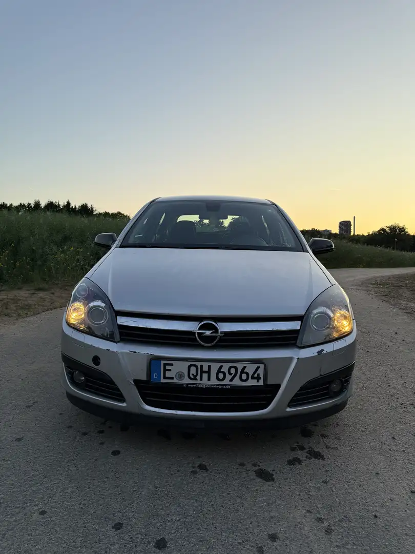 Opel Astra Edition Grau - 1