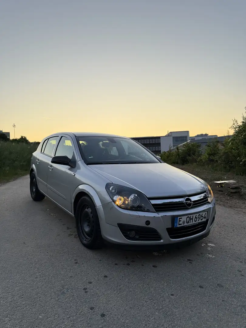 Opel Astra Edition Grau - 2