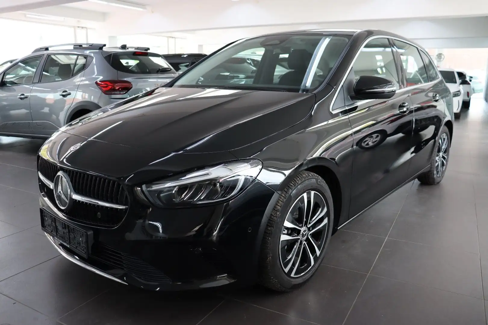 Mercedes-Benz B 180 B180 1.3 Navi Kamera el. Heckklappe SHZG Alu17 Nero - 1