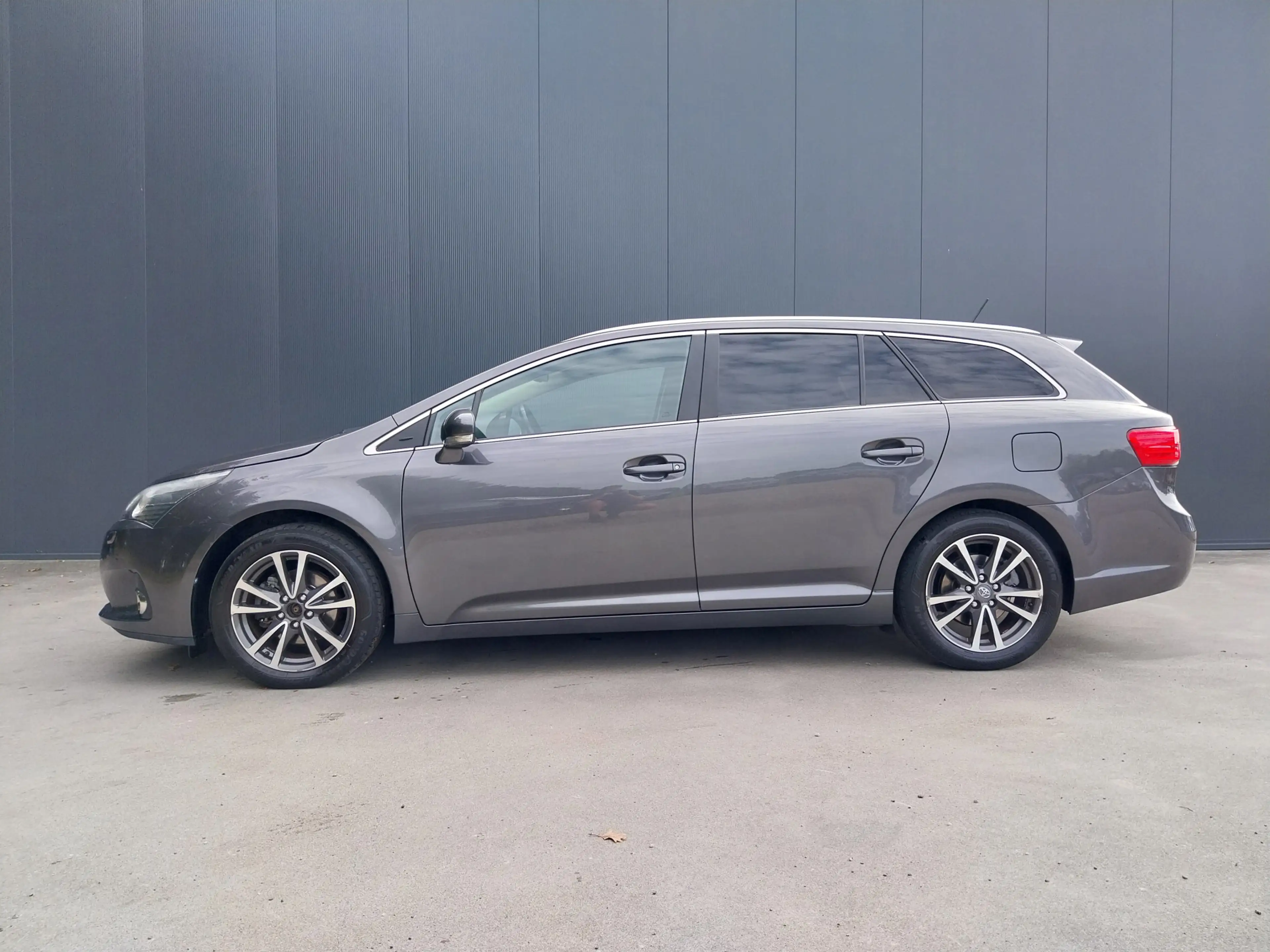 Toyota Avensis Wagon 1.8 VVTi Dynamic XENON LED HALF LEER NAVI CR — photo 14