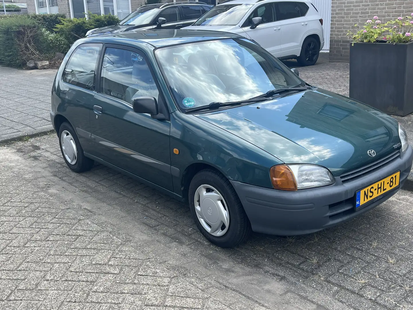 Toyota Starlet luxe uitvoering nieuwe APK - 1
