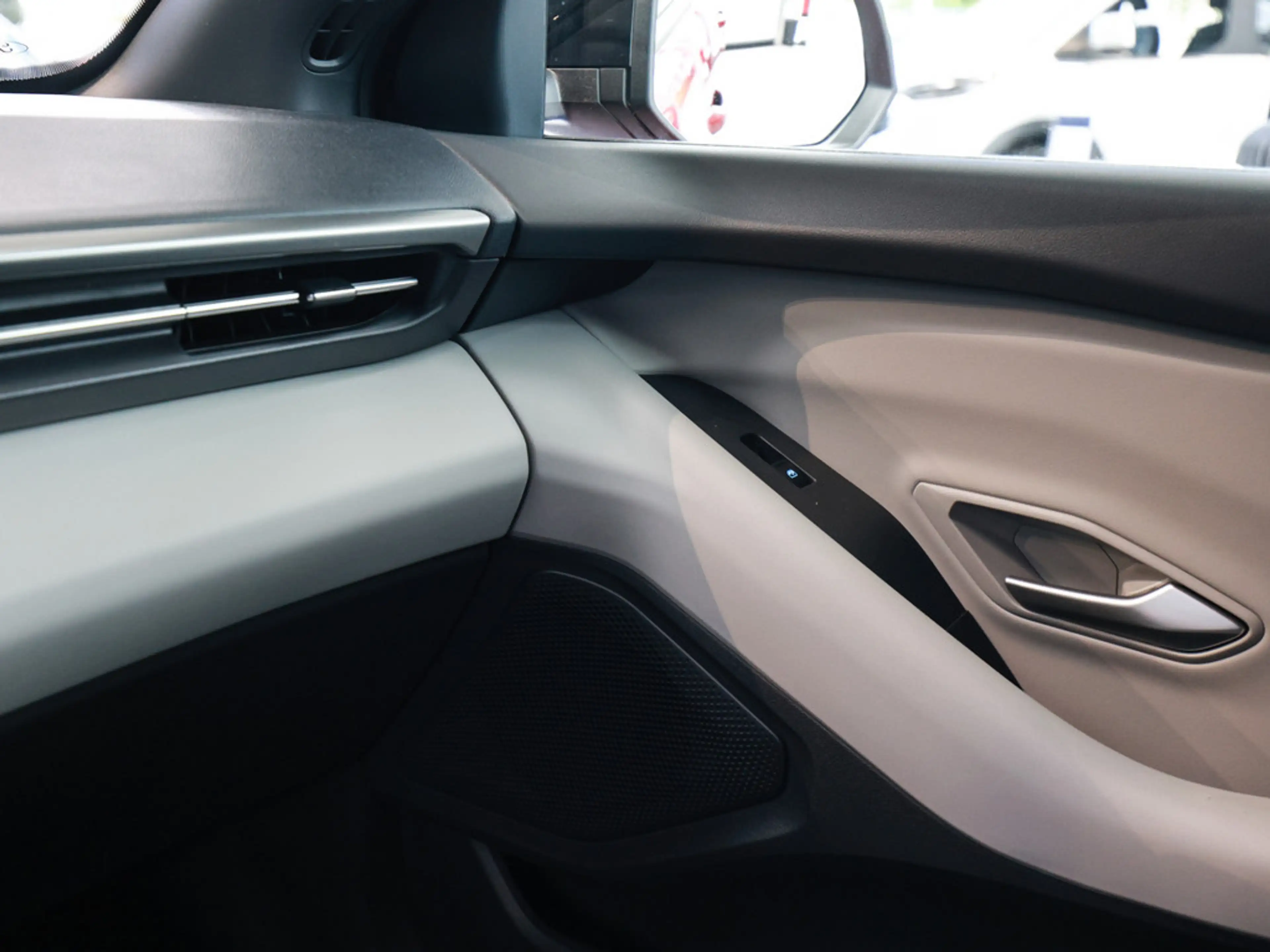 Ford Capri Select RWD Standart Range 77kWh — photo 15