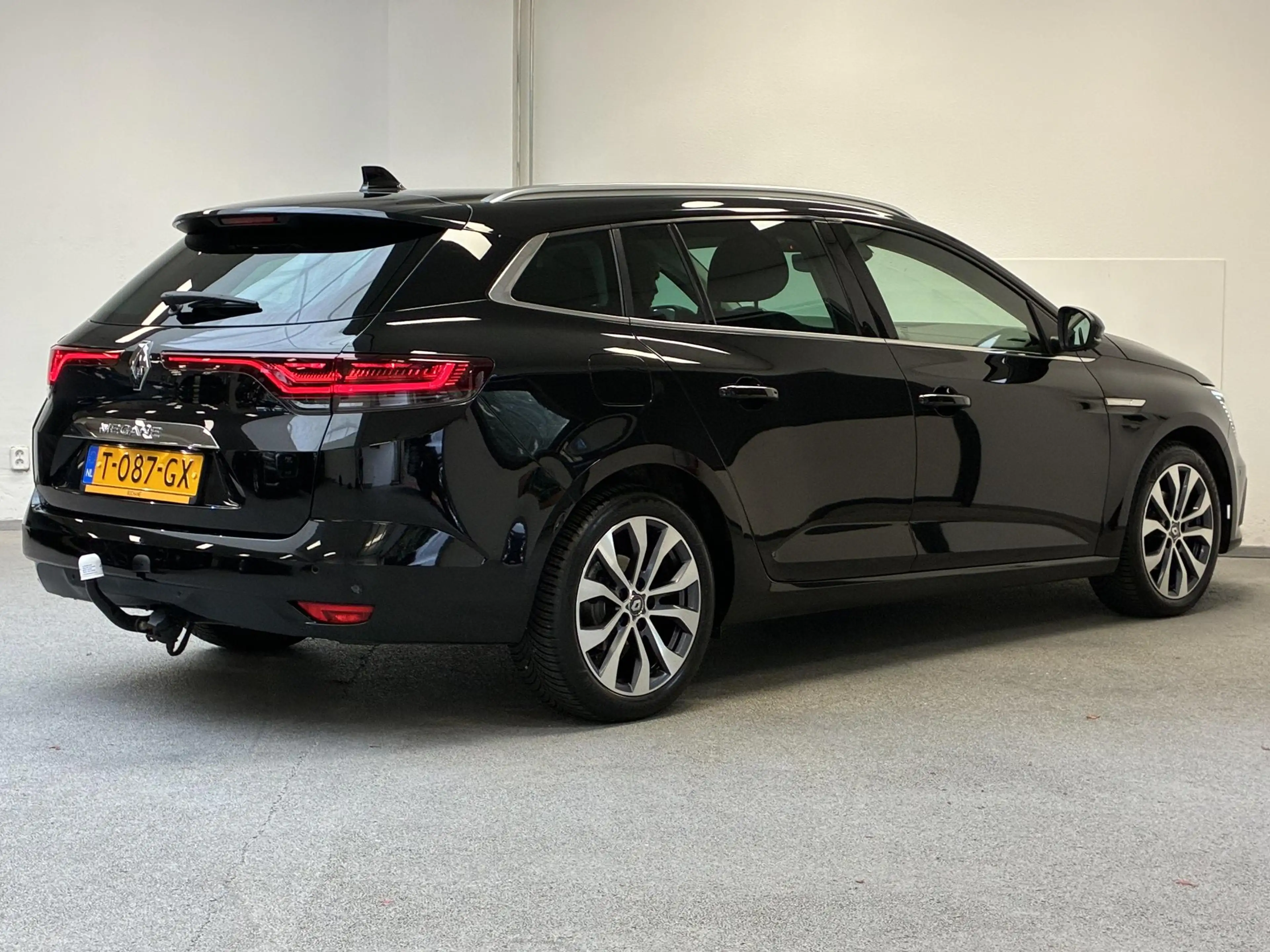 Renault Megane Estate 1.3 TCe 140 Techno | TREKHAAK | ALL. SEASON — photo 2