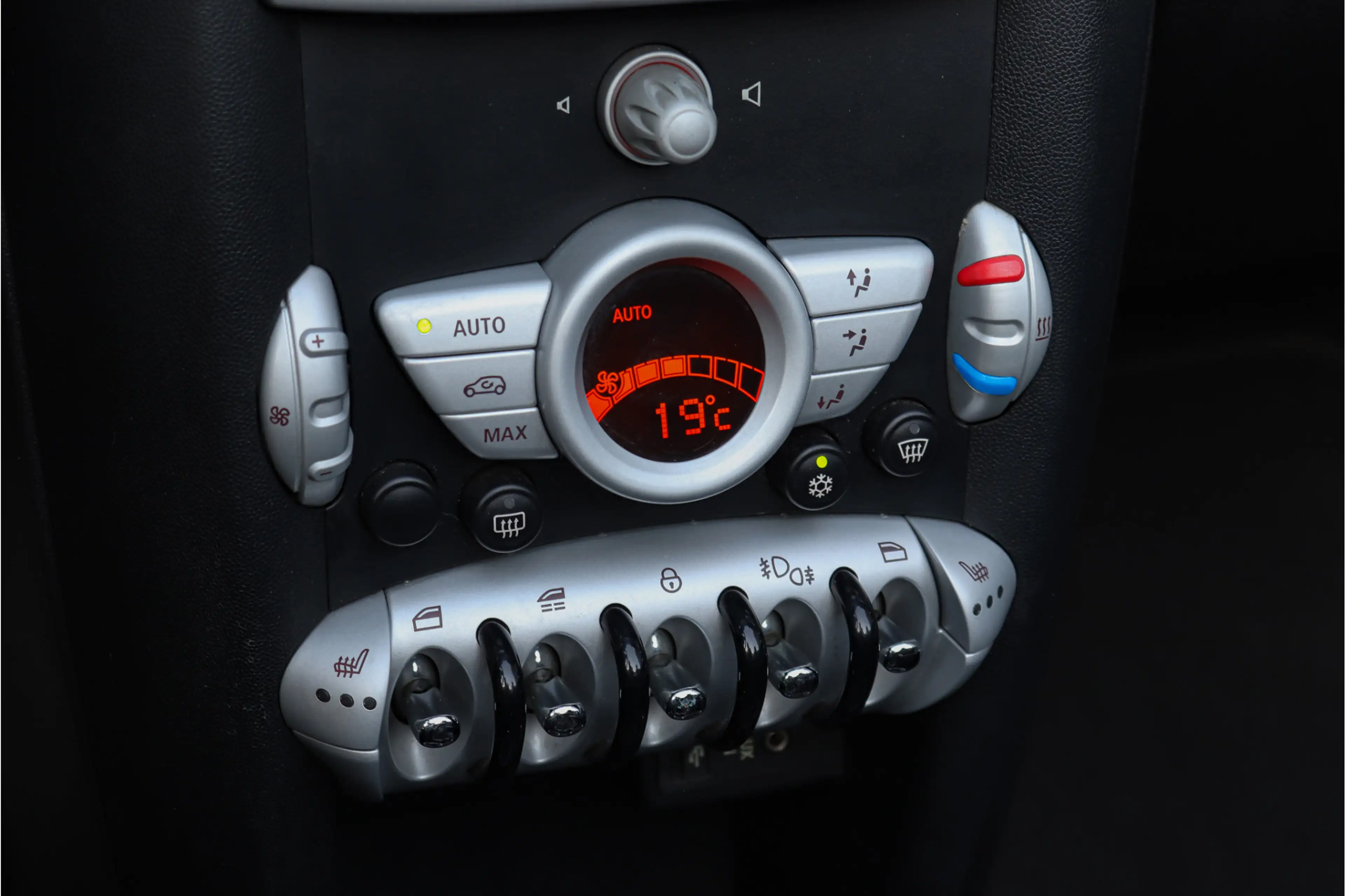 MINI Cooper S Cabrio 1.6 Chili Xenon Climate Harman/Kardon 174pk — photo 10