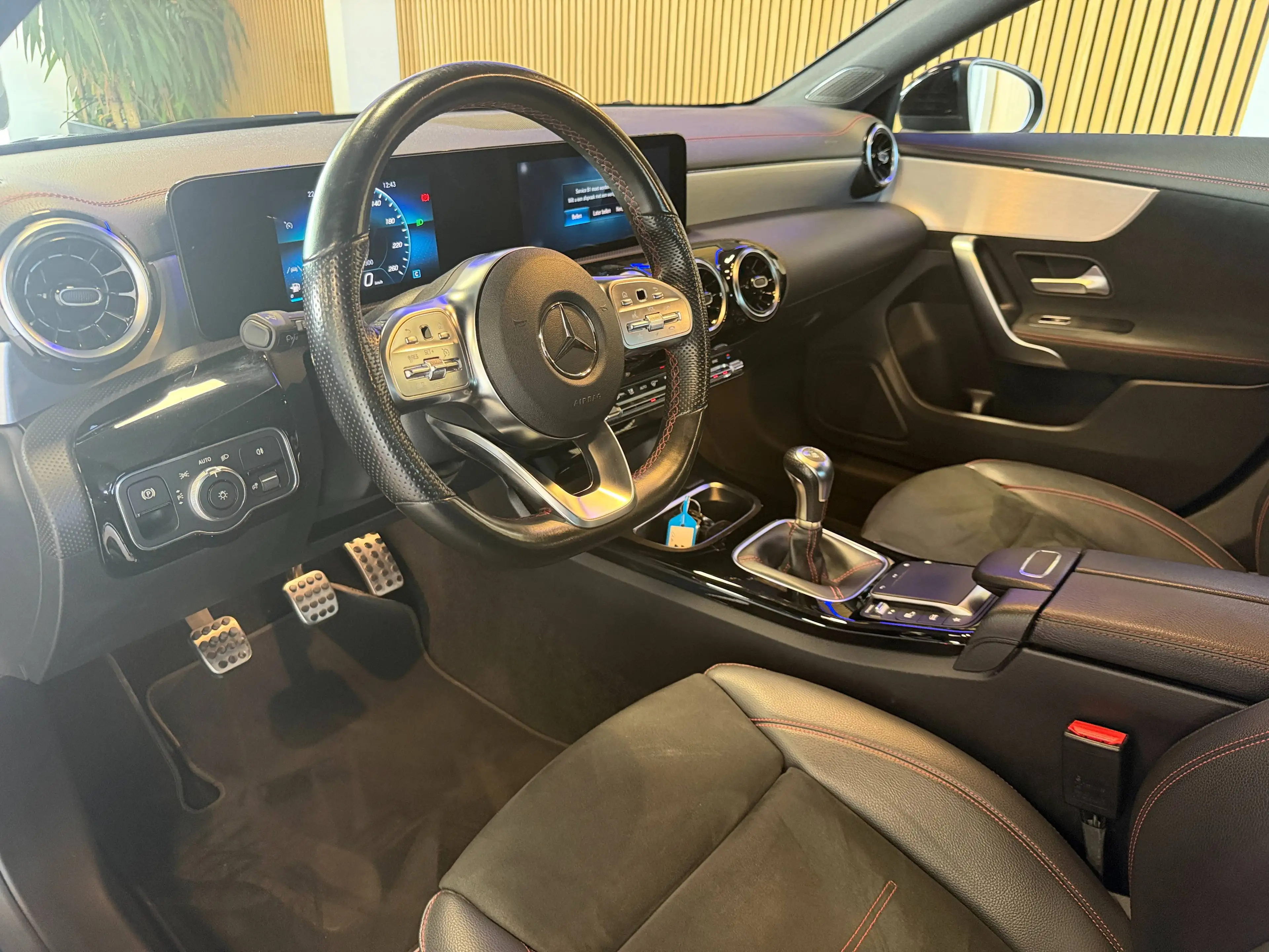 Mercedes-Benz CLA 180 CLA 180 Business Solution Essential — photo 2