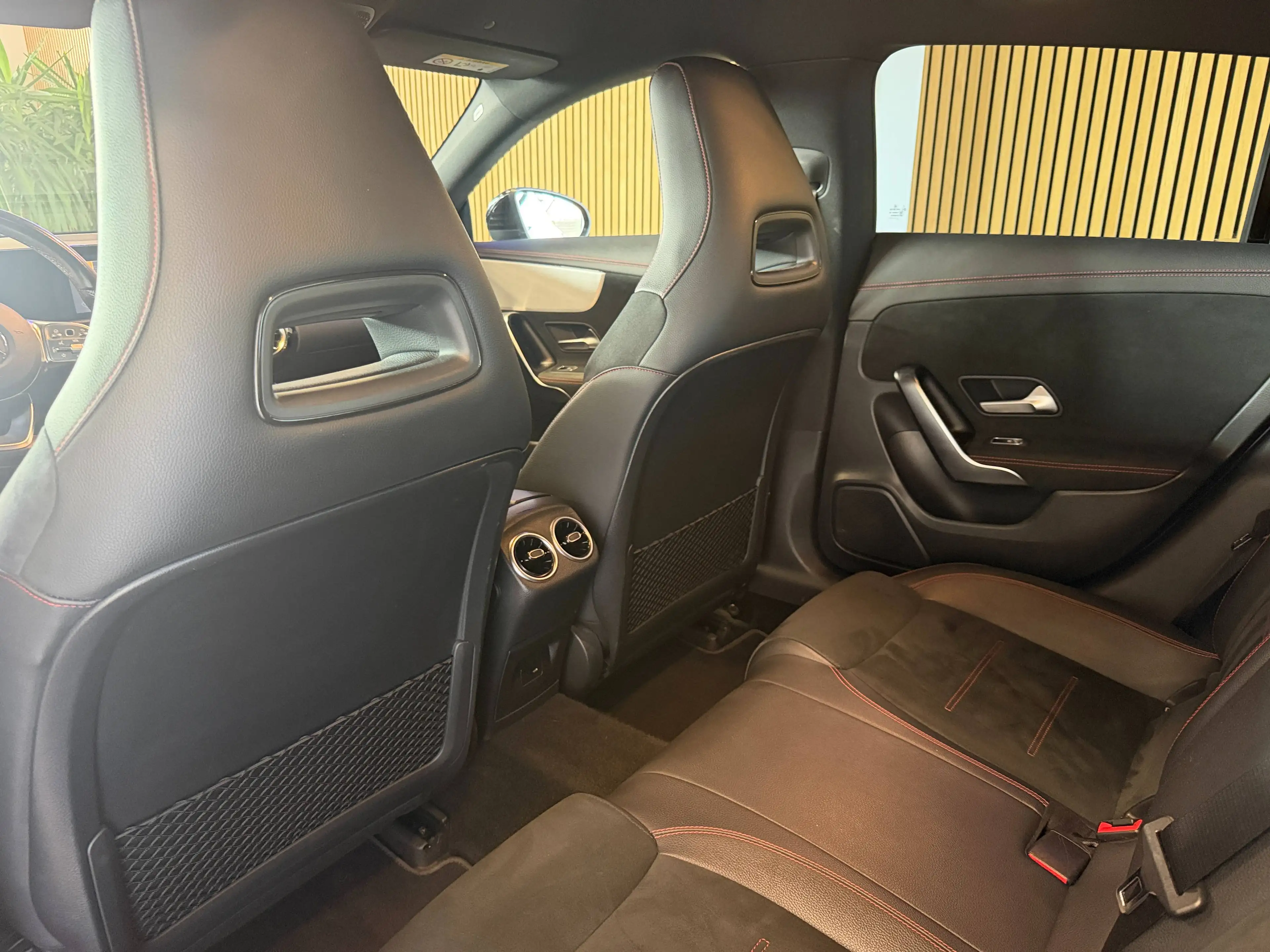 Mercedes-Benz CLA 180 CLA 180 Business Solution Essential — photo 14