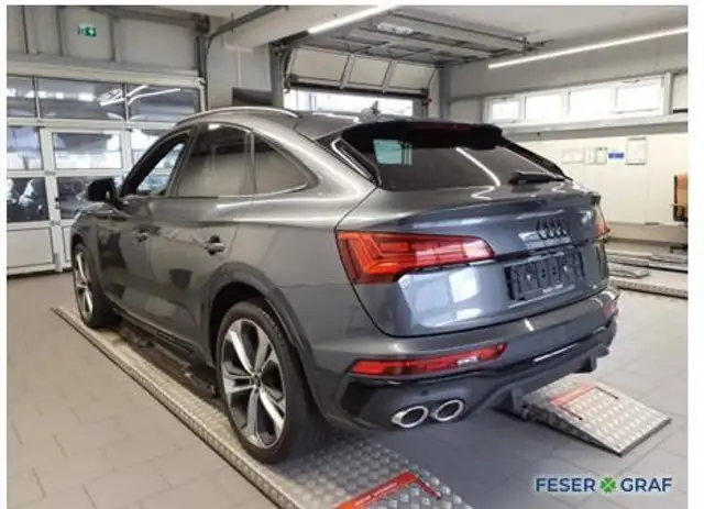 Audi SQ5 view 2