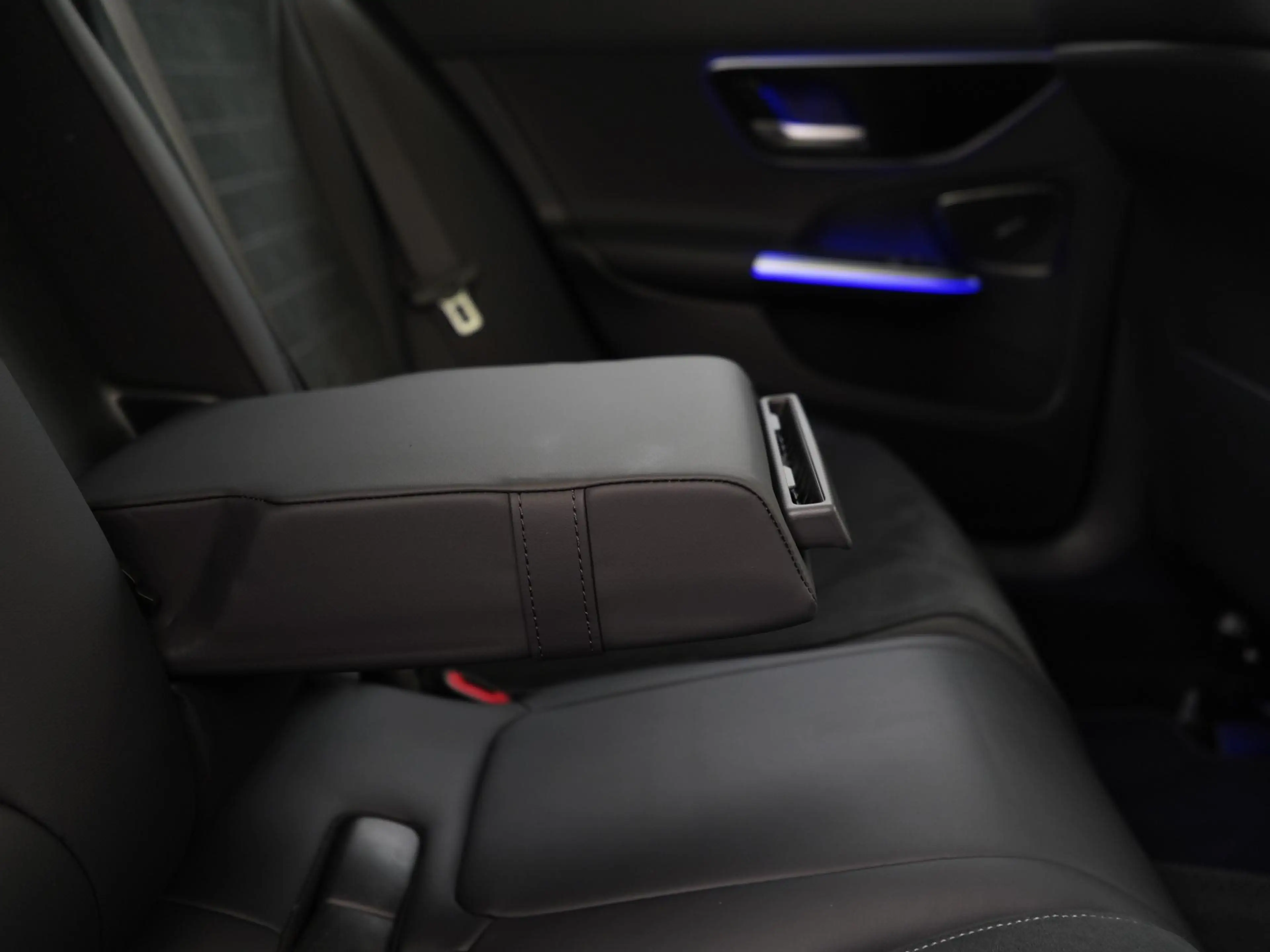 Mercedes-Benz C 300 Estate 300e AMG Night | Panoramadak | Trekhaak | H — photo 39