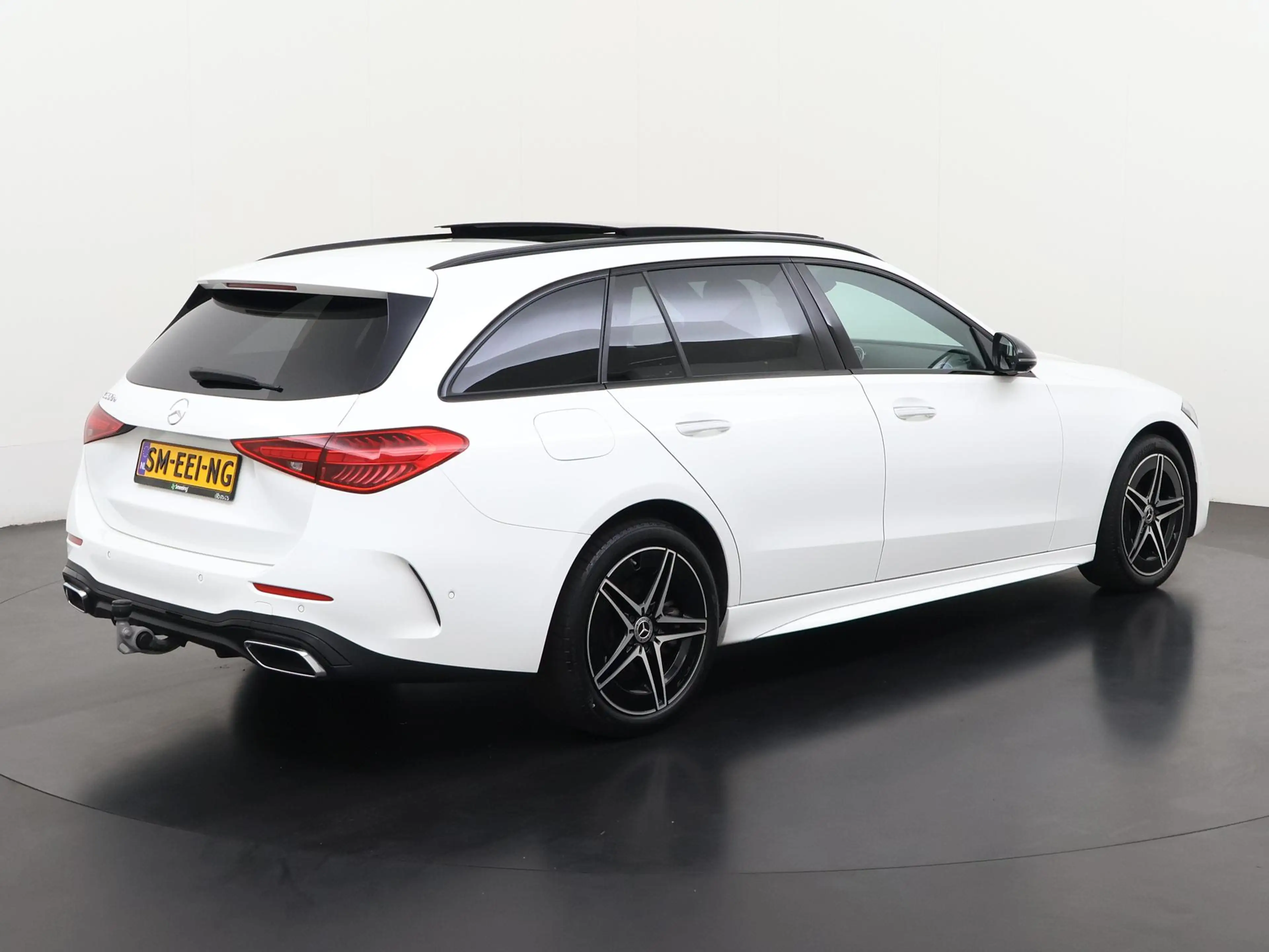 Mercedes-Benz C 300 Estate 300e AMG Night | Panoramadak | Trekhaak | H — photo 4