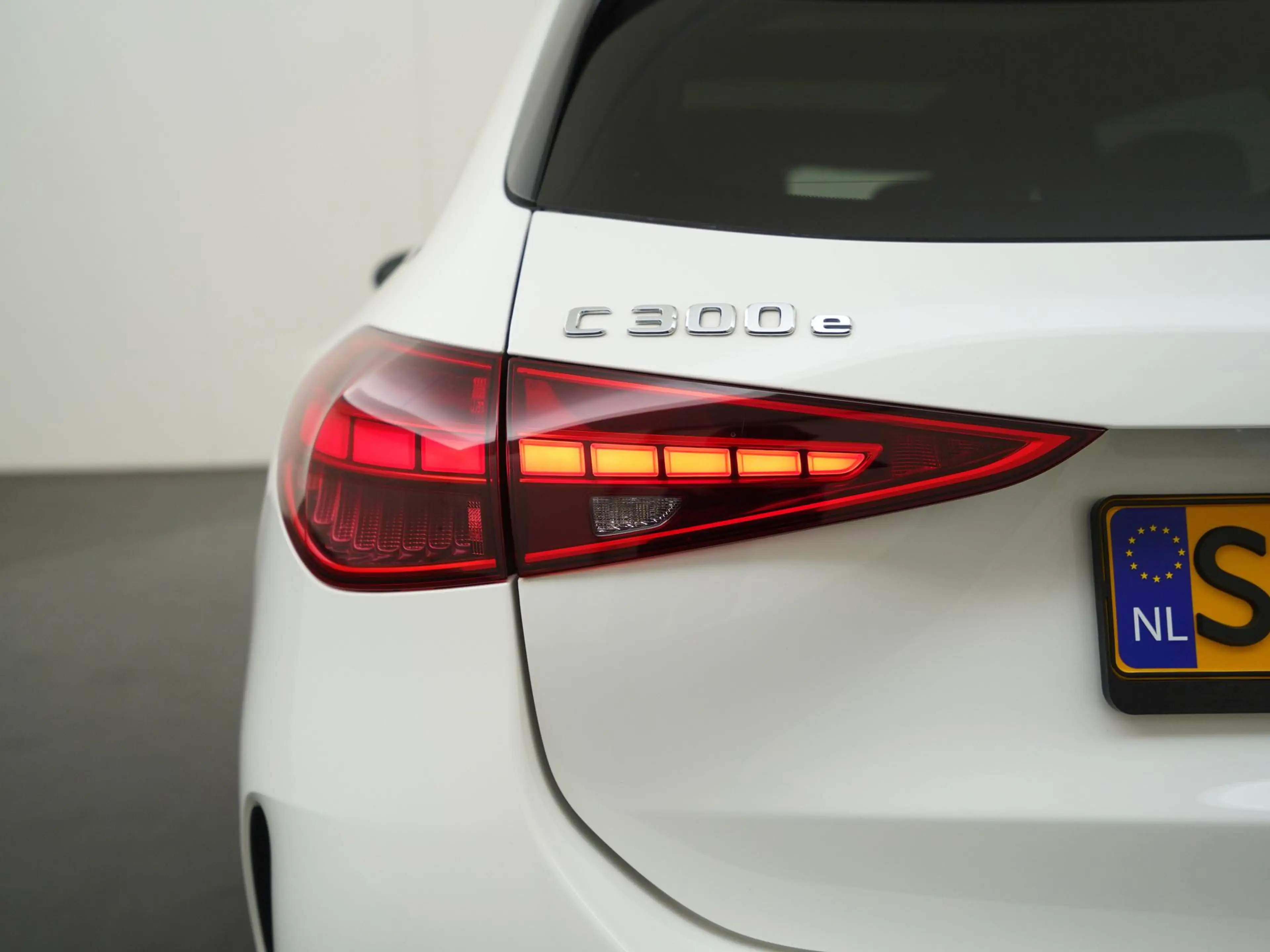 Mercedes-Benz C 300 Estate 300e AMG Night | Panoramadak | Trekhaak | H — photo 32