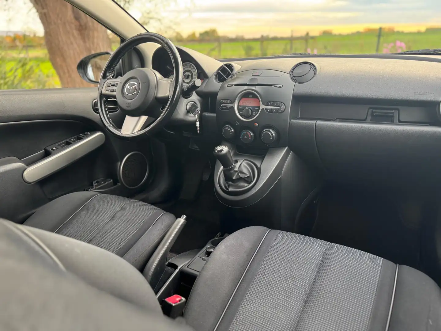 Mazda 2 1.3 hp S-VT Executive CLIMA/STOELVERW/16"/ELEKRAME Grijs - 2