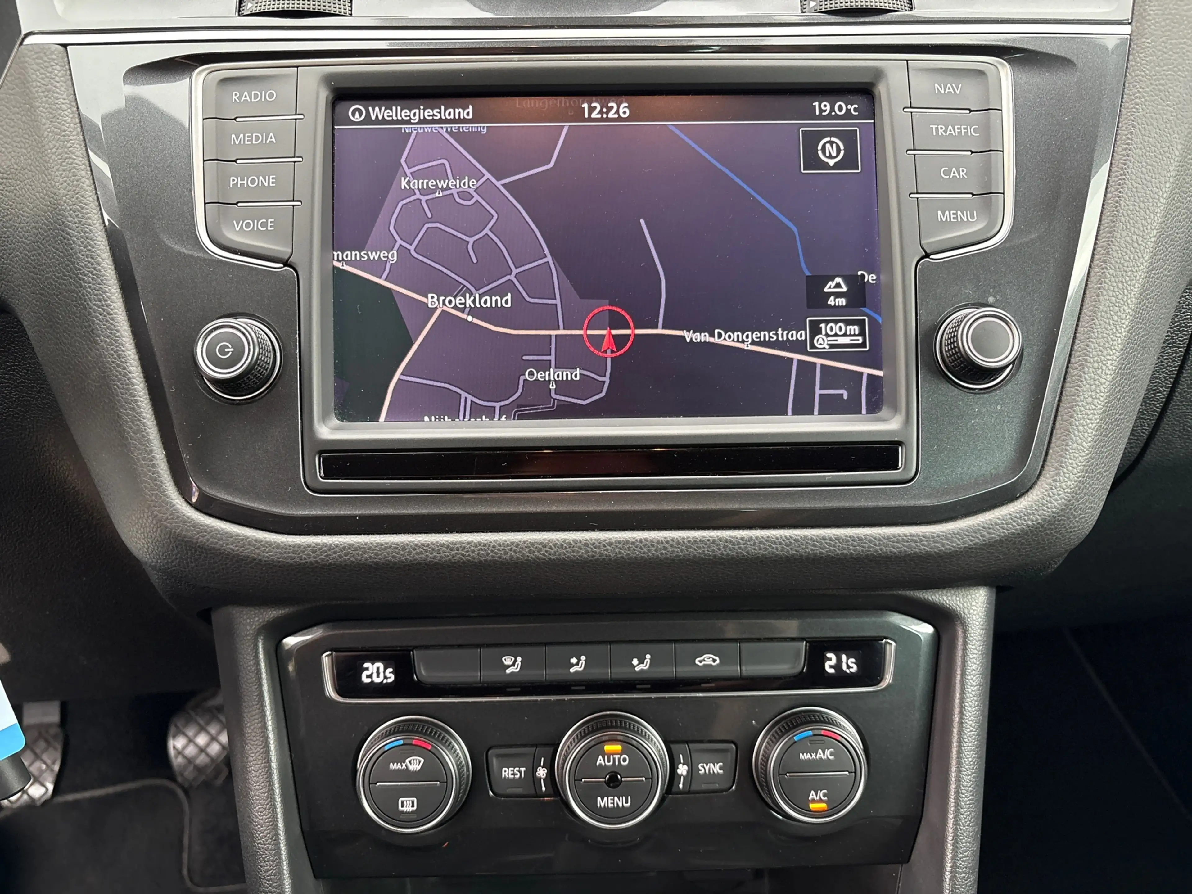 Volkswagen Tiguan 1.4 TSI Connected Series — photo 17