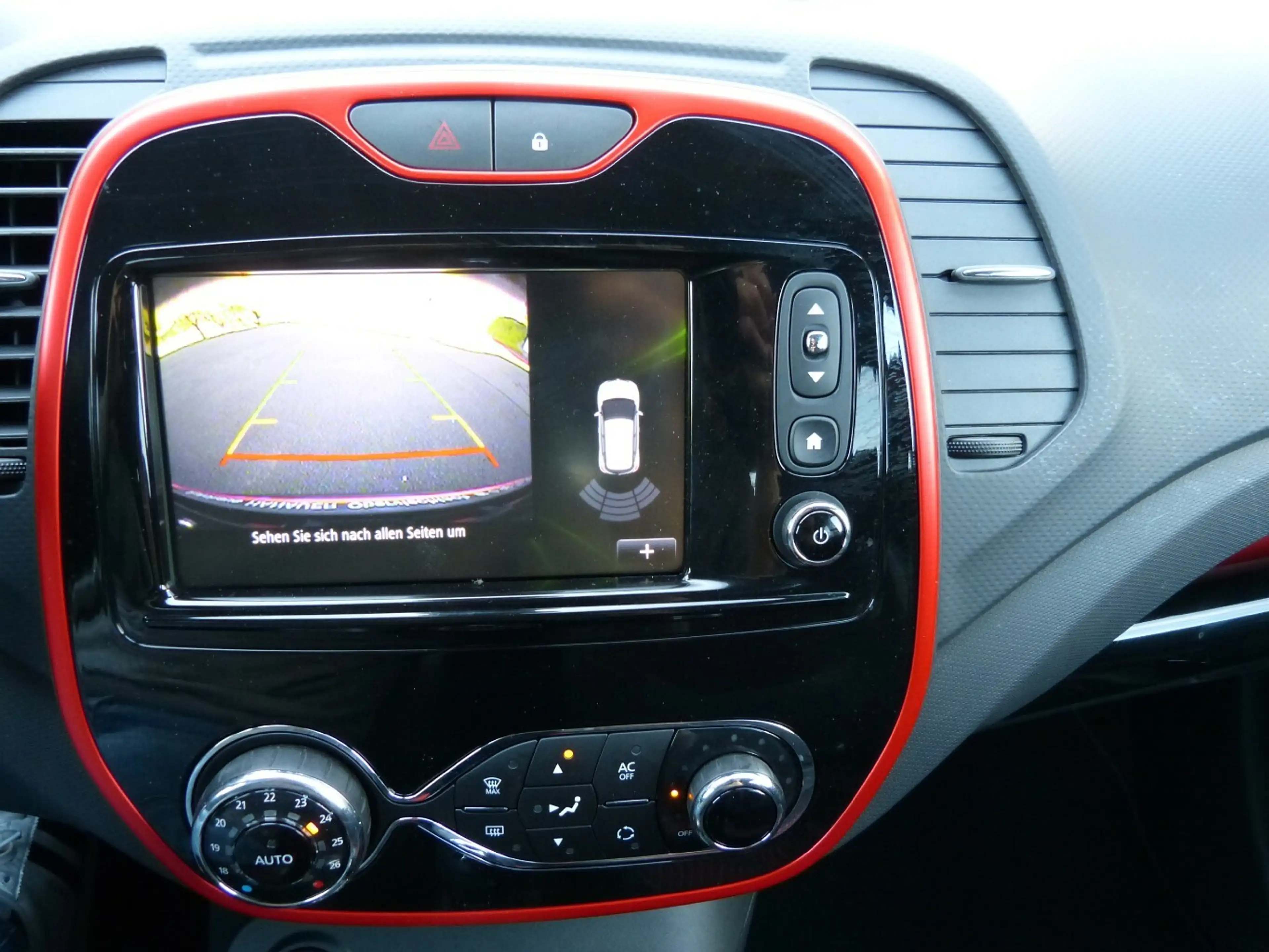 Renault Captur Helly Hansen TCE 120 EDC [1. HAND] — photo 12