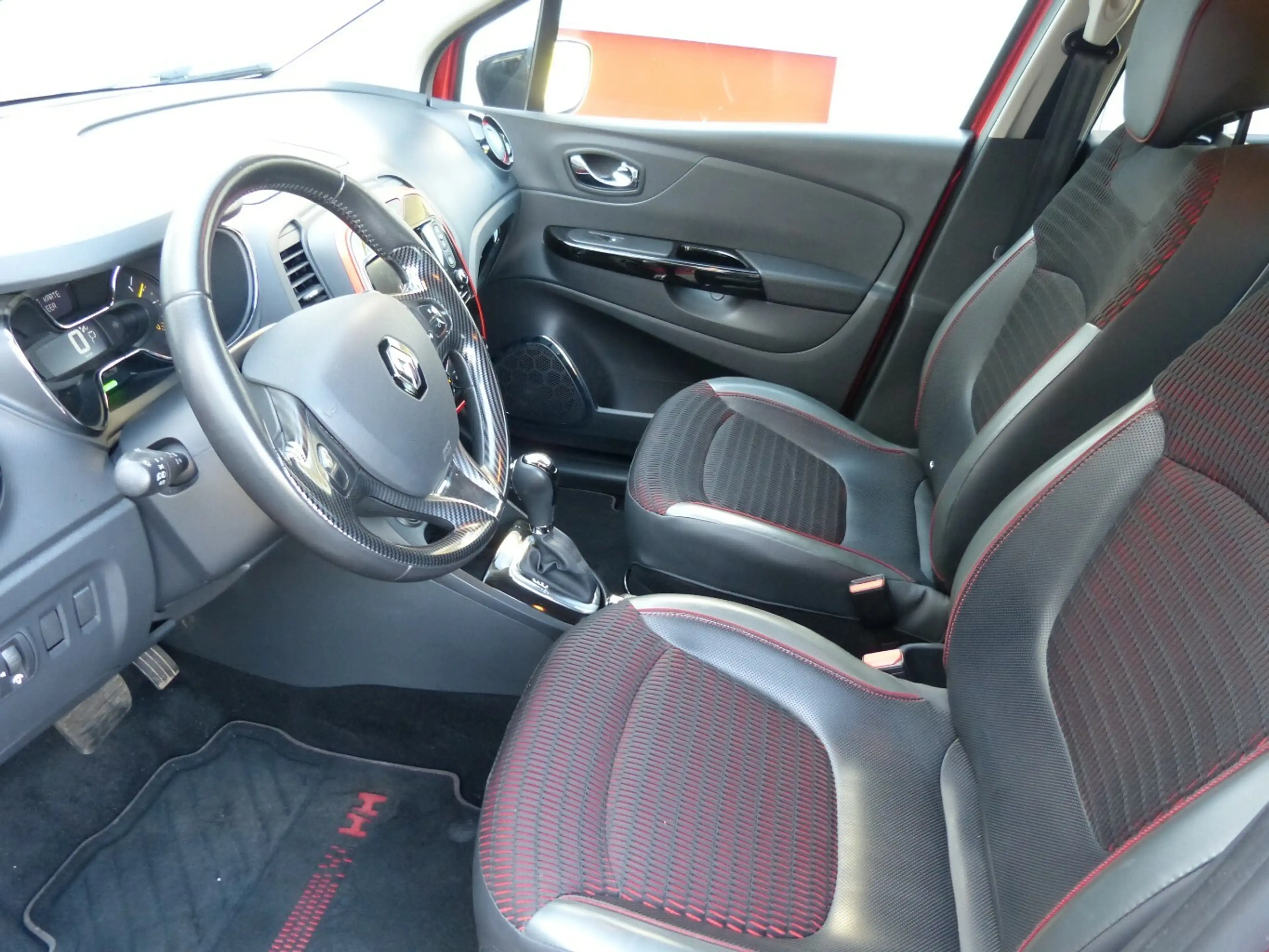 Renault Captur Helly Hansen TCE 120 EDC [1. HAND] — photo 10