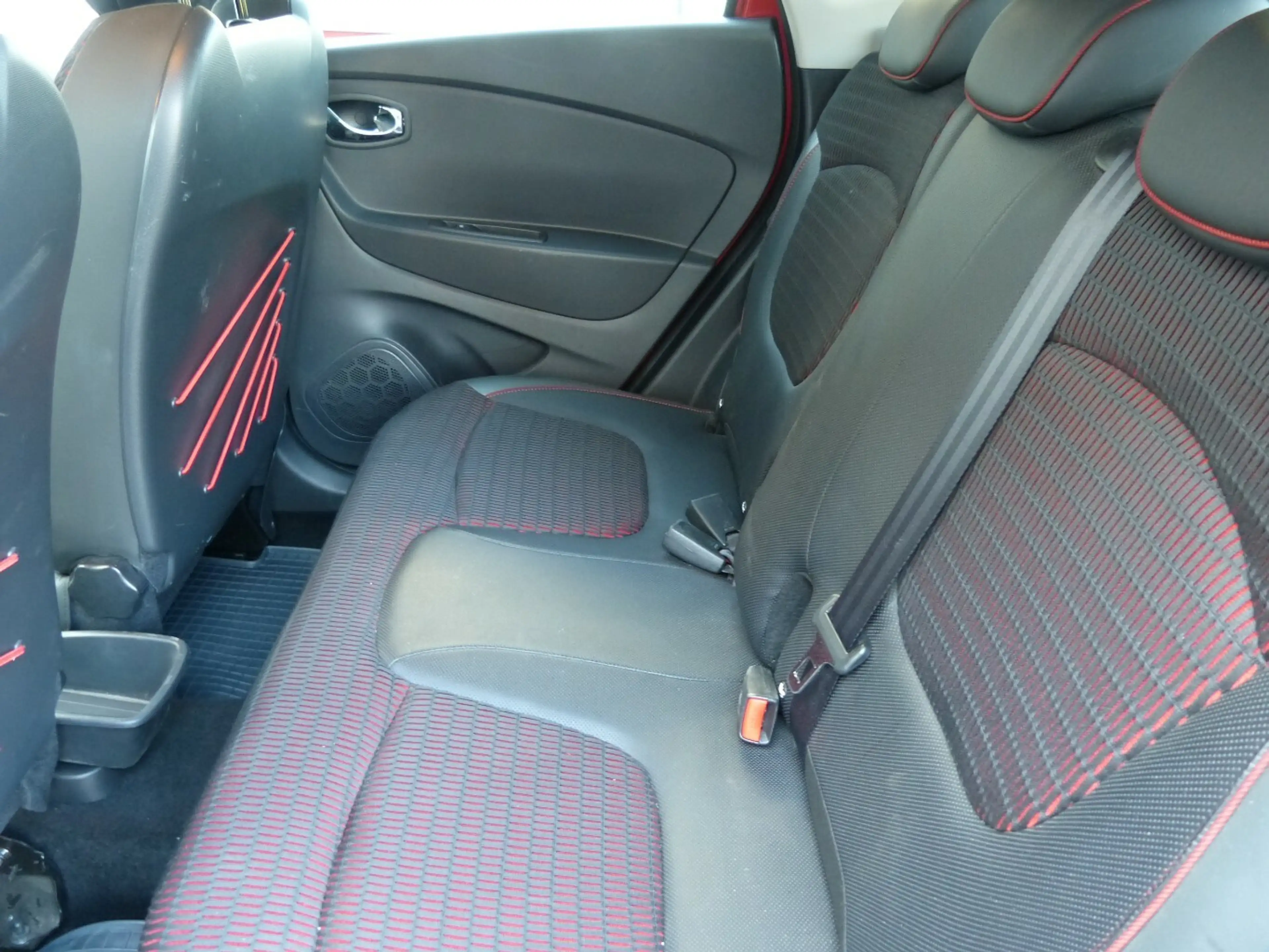 Renault Captur Helly Hansen TCE 120 EDC [1. HAND] — photo 13