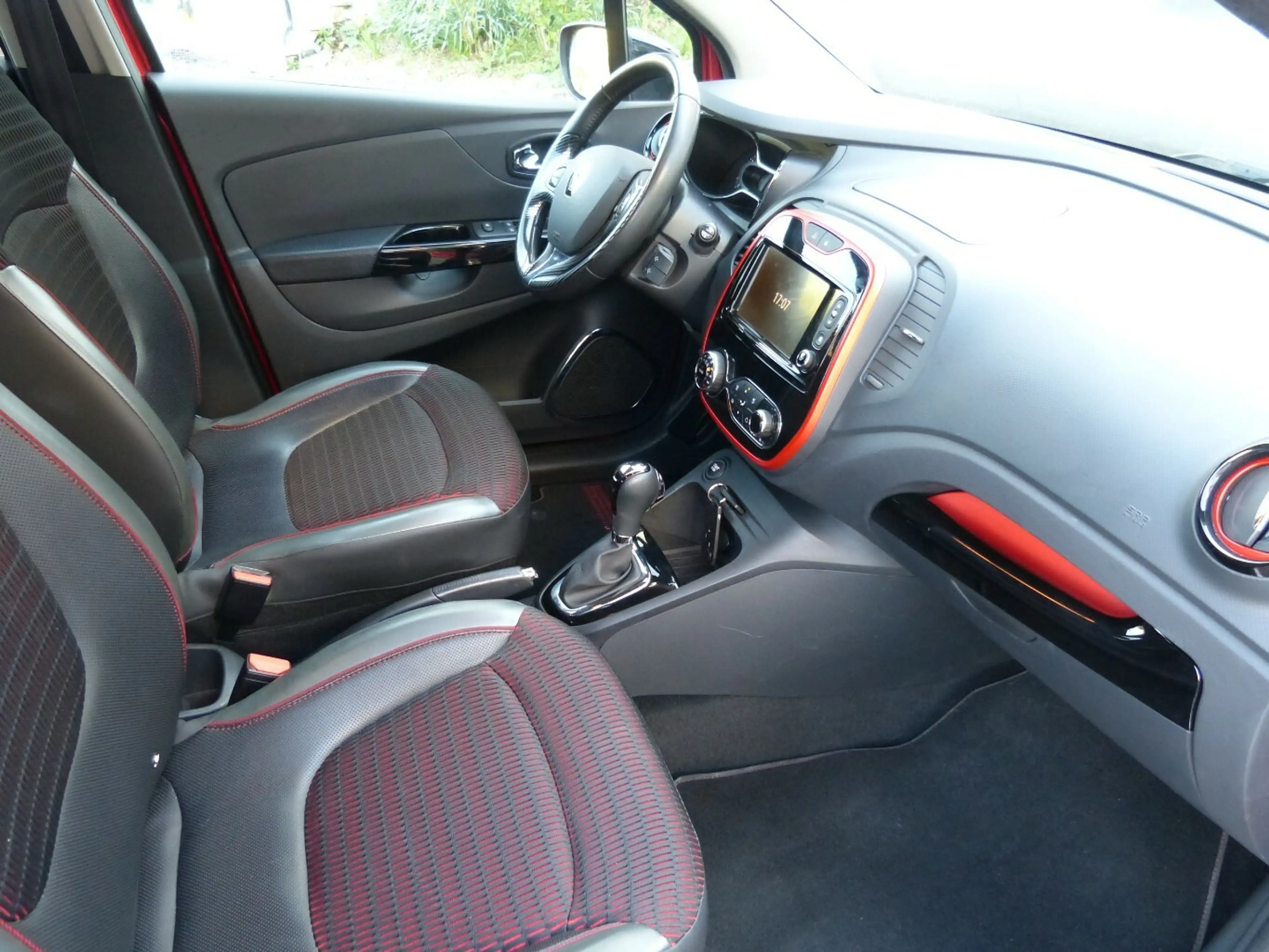 Renault Captur Helly Hansen TCE 120 EDC [1. HAND] — photo 11