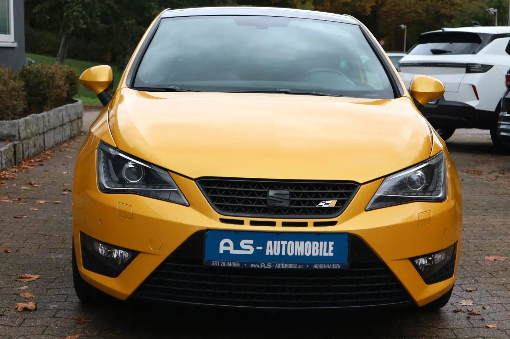 SEAT Ibiza SC Cupra *PANO/NAVI/TEMPO/PDC/BI-XENON* Żółty - 2