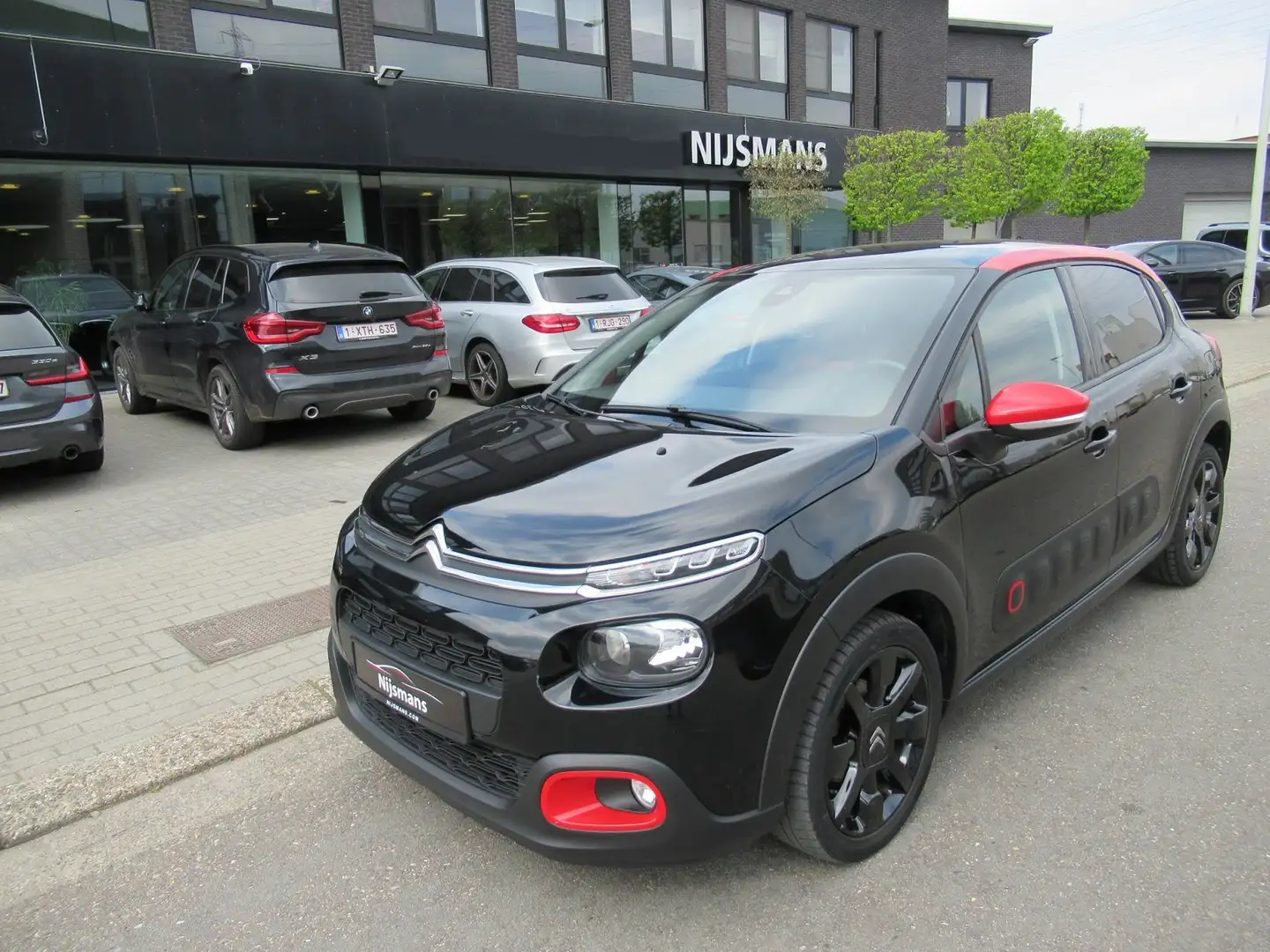 Citroen C3 1.2 PureTech Shine-Pano-Navi-Camera-MirrorLink-A/C Noir - 1