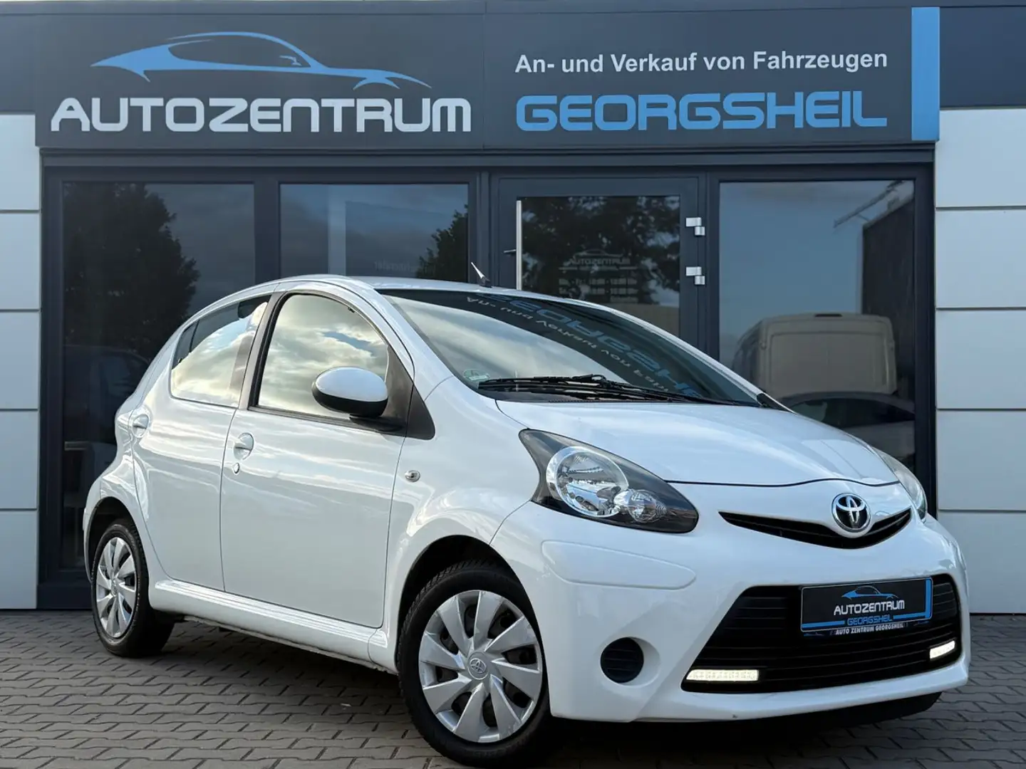 Toyota AYGO Cool Go-4-Türig-Klima-Navigation-Bluetooth Weiß - 1