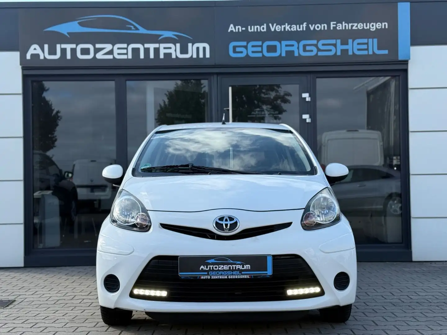 Toyota AYGO Cool Go-4-Türig-Klima-Navigation-Bluetooth Weiß - 2