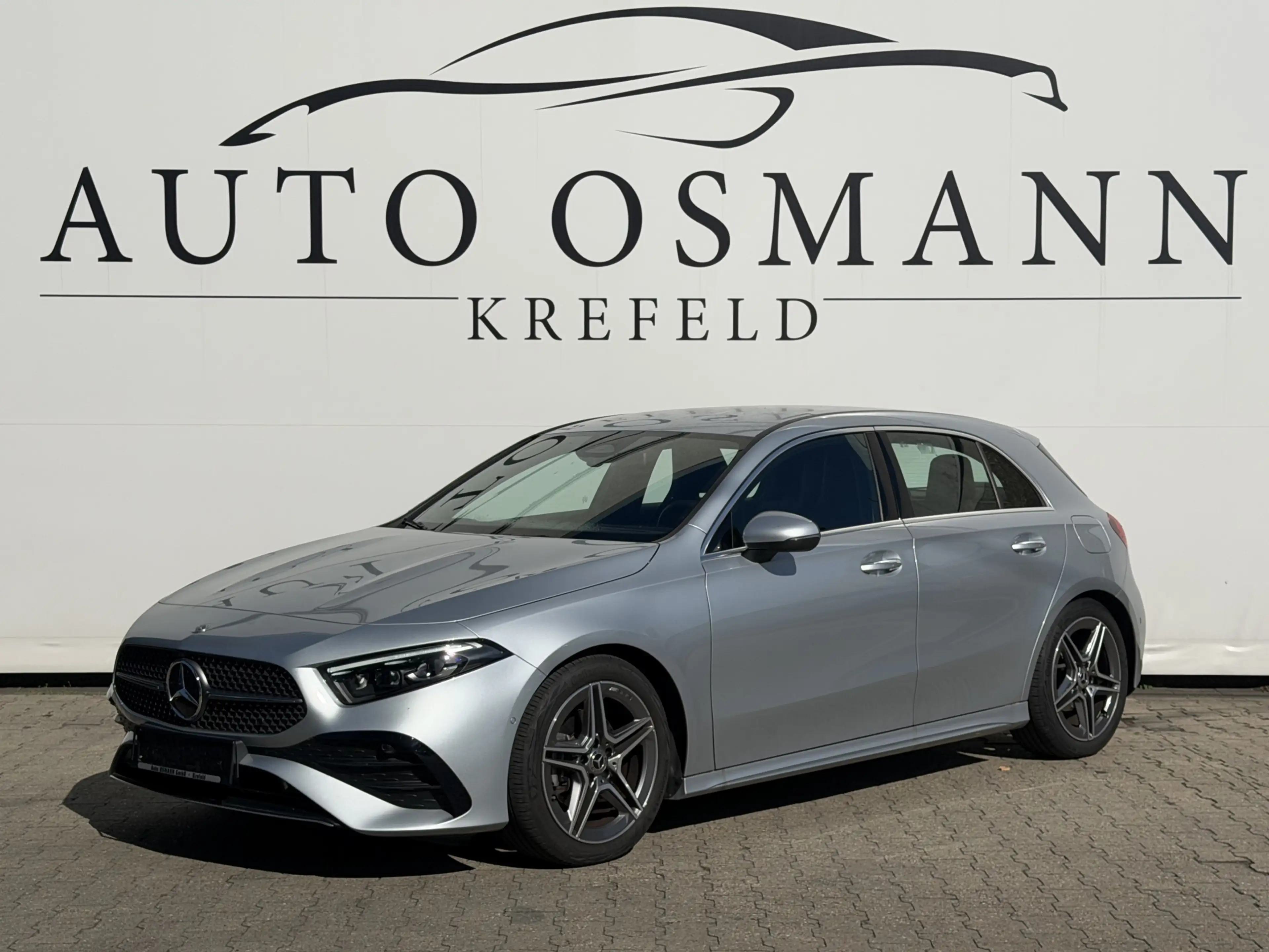 Mercedes-Benz A 180 7G-DCT AMG Line Advanced| DISTRONIC