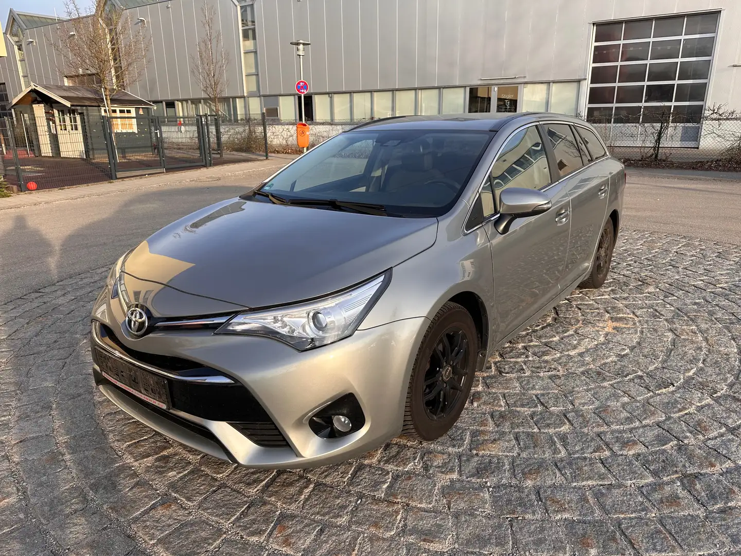 Toyota Avensis Sol Šedá - 1