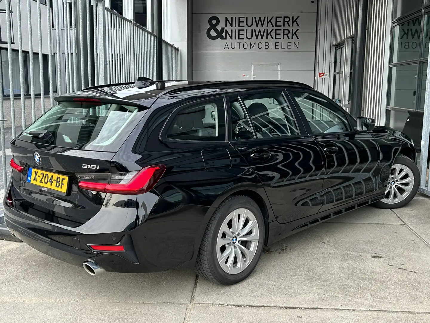 BMW 318 3-serie Touring 318i Executive Edition | AUTOMAAT Zwart - 2