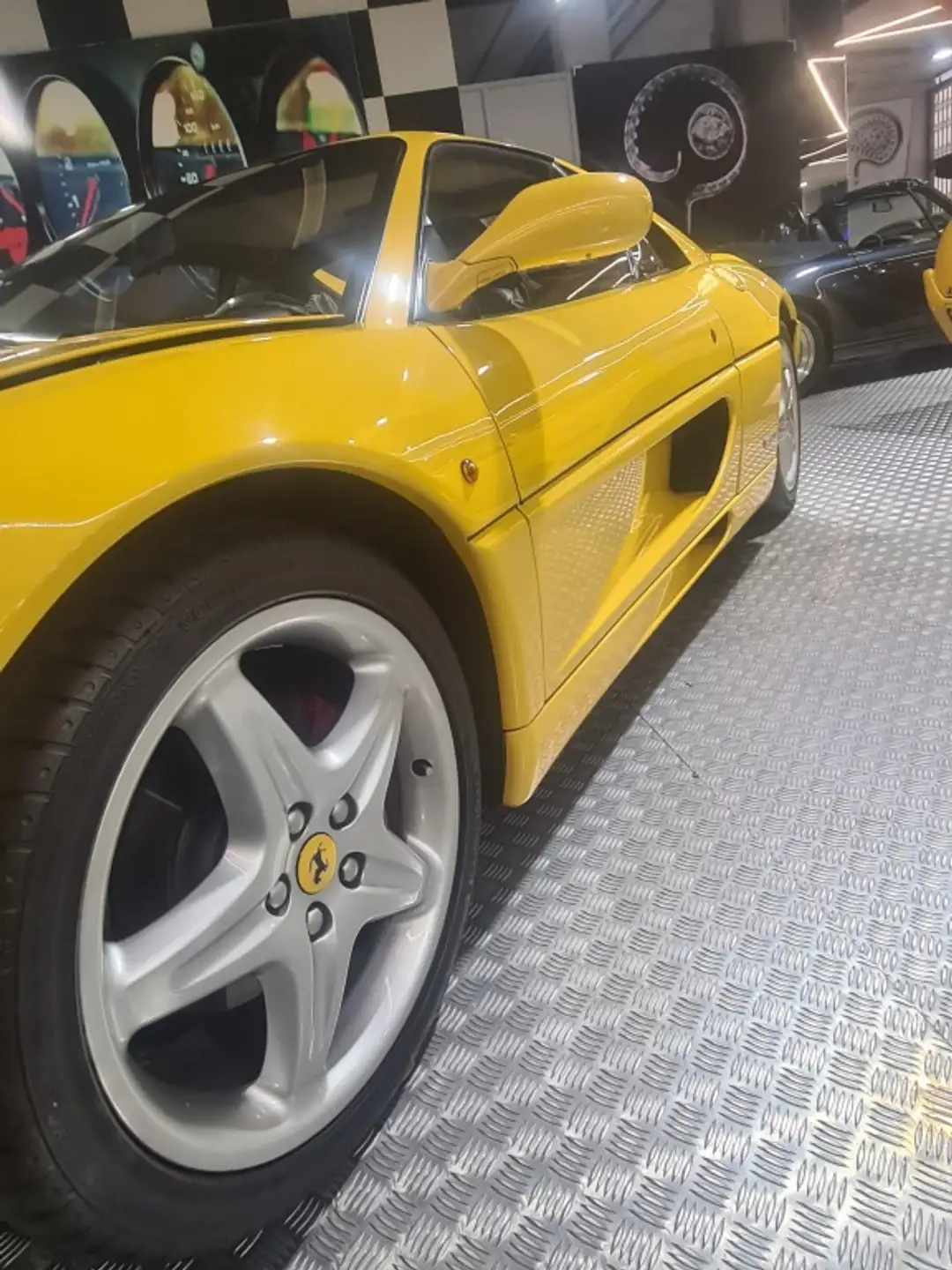 페라리 F355 1998 노랑 사진 2