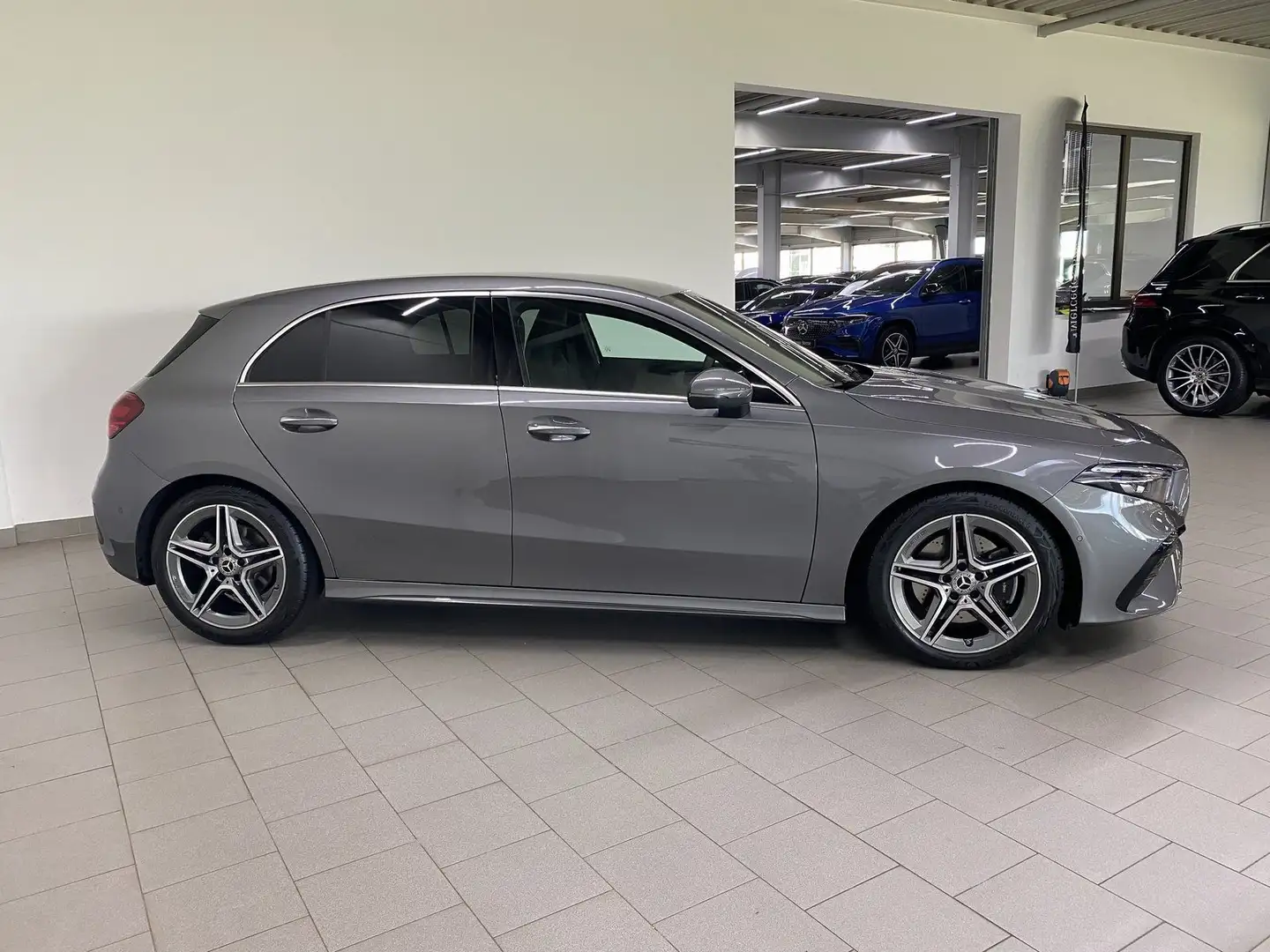 Mercedes-Benz A 220 4M AMG DIST+MULTIBEAM+KAMERA+KEYLESS+MEMO Grau - 2
