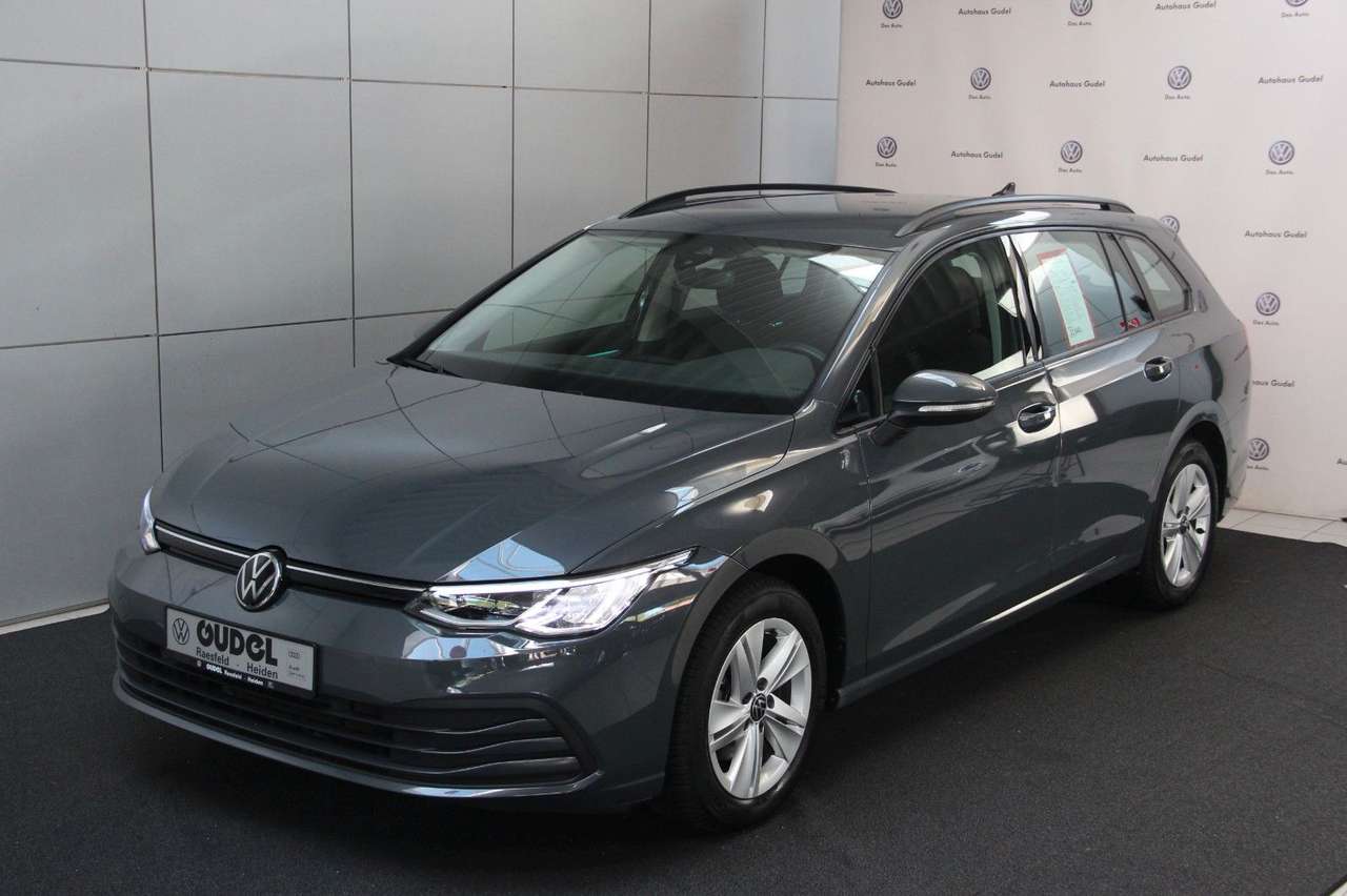 Volkswagen Golf 2022 — 8 Life 1.5 TSI LED AHK Nav ACC LaneASS LED