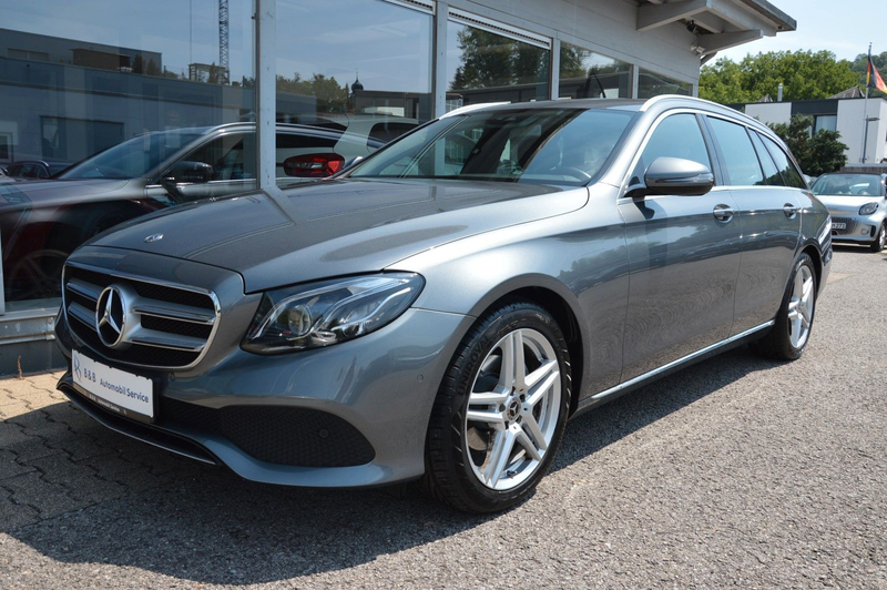 Mercedes-Benz E 220 d T*AVANTGARDE*CAM*TOTW*PARK*SHD*LED*LED*