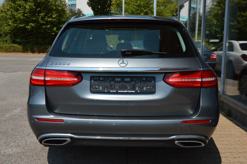 Mercedes-Benz E 220 d T*AVANTGARDE*CAM*TOTW*PARK*SHD*LED*LED* — photo 13