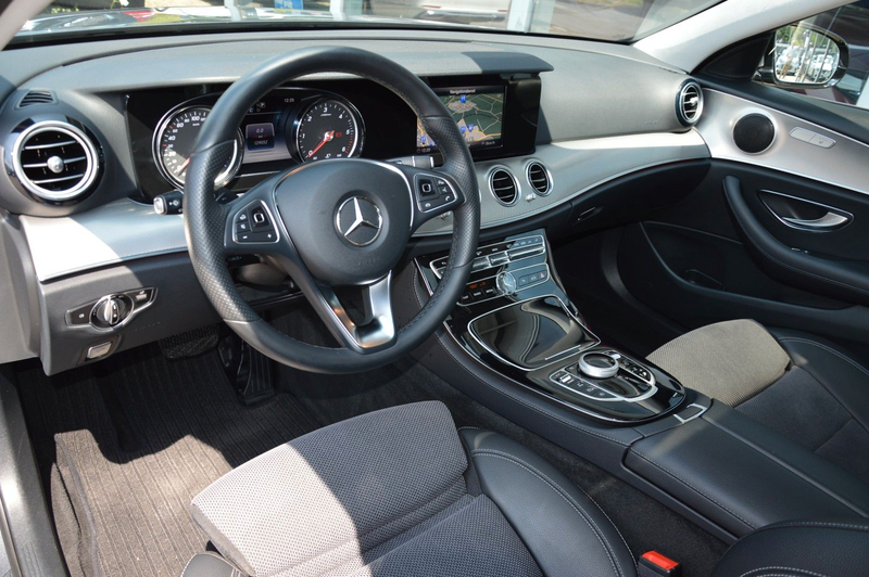 Mercedes-Benz E 220 d T*AVANTGARDE*CAM*TOTW*PARK*SHD*LED*LED* — photo 5