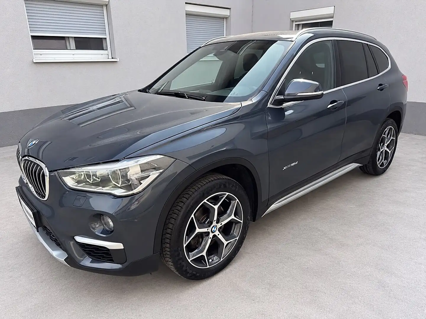BMW X1 xDrive18d xLine Aut. Grau - 2