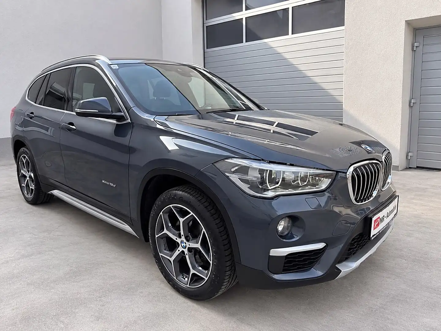 BMW X1 xDrive18d xLine Aut. Grau - 1