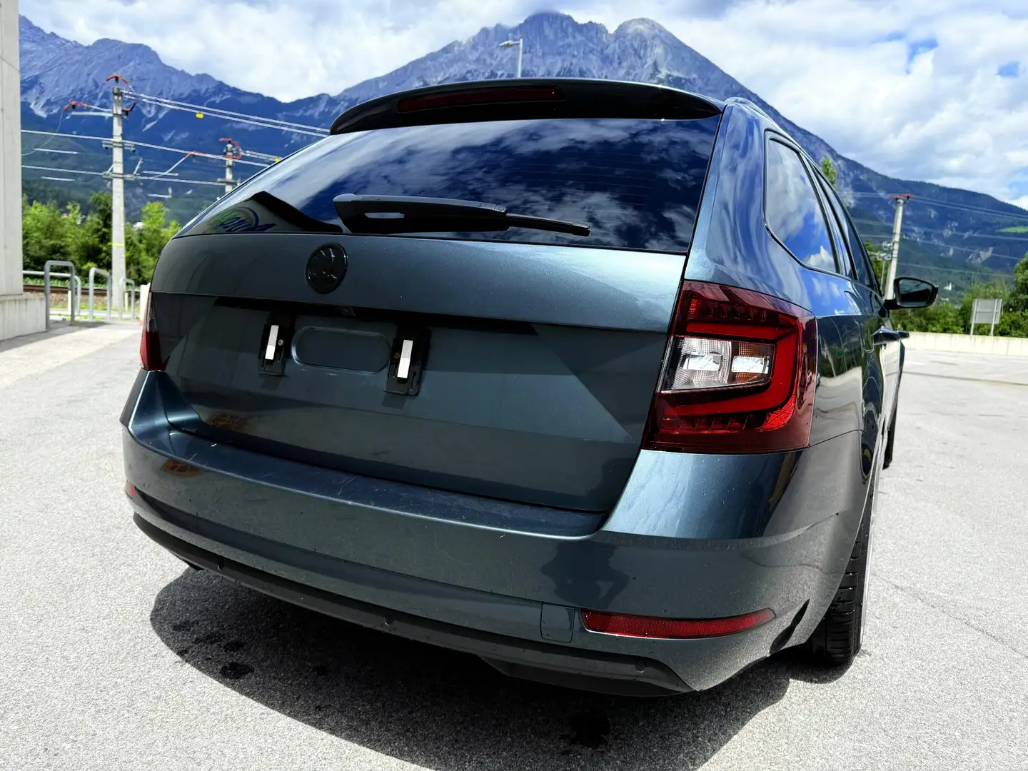 Skoda Octavia Combi 2,0 TDI Style Grau - 2