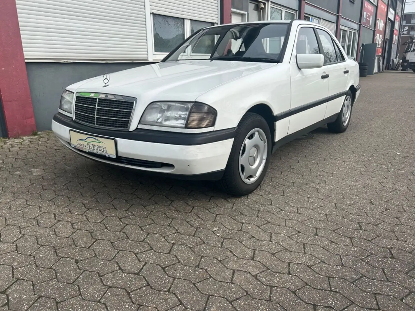 Mercedes-Benz C 180 AUTOMATIK Blanc - 2