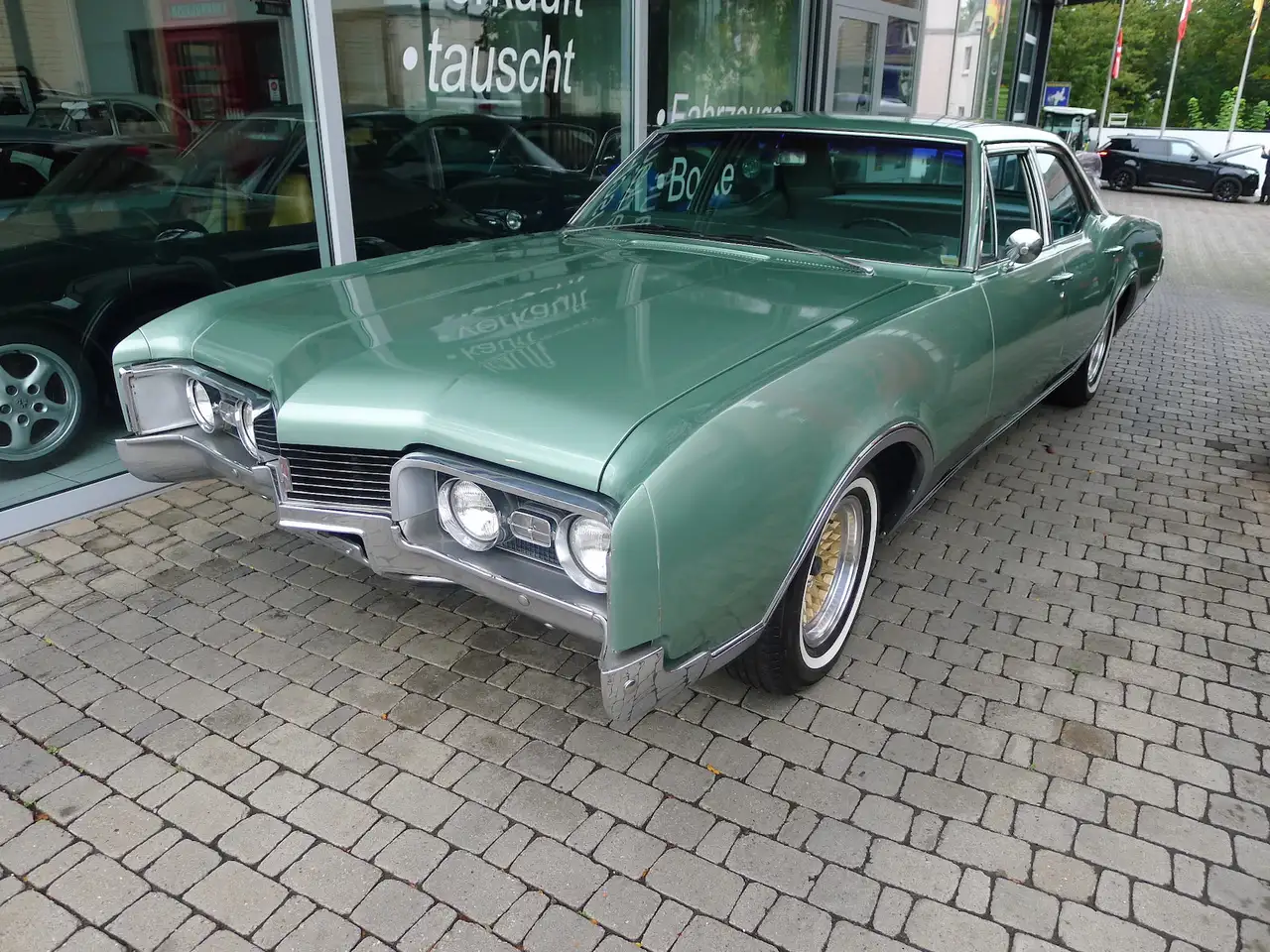 Oldsmobile Delta 88 4-door Sedan, foto 3