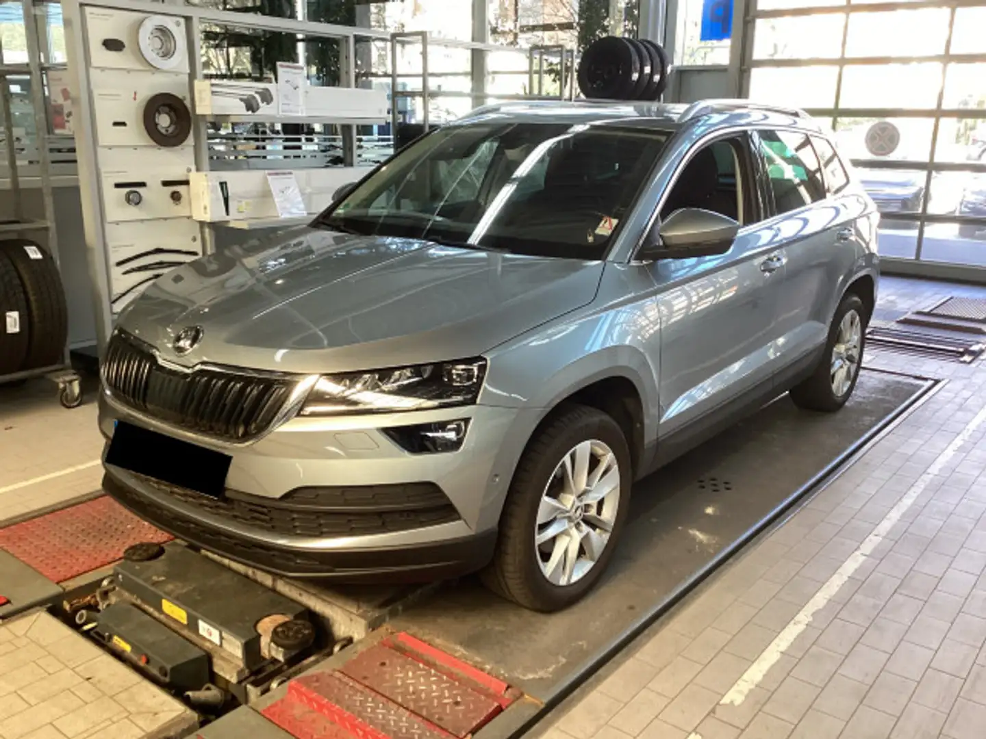 Skoda Karoq Style 1.5 TSI DSG AHK Panoramadach CarPlay Grau - 2