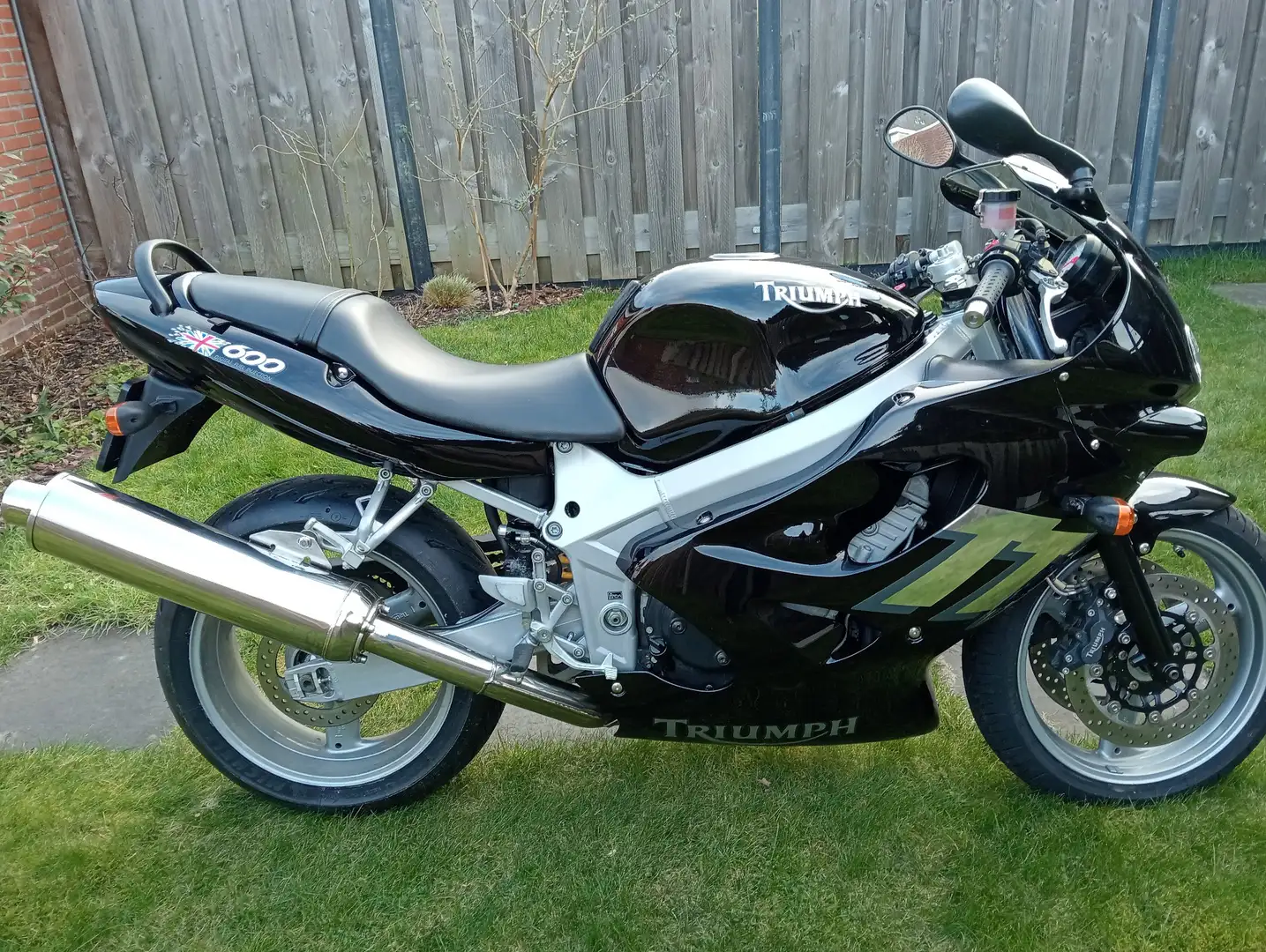Triumph TT 600 Zwart - 1