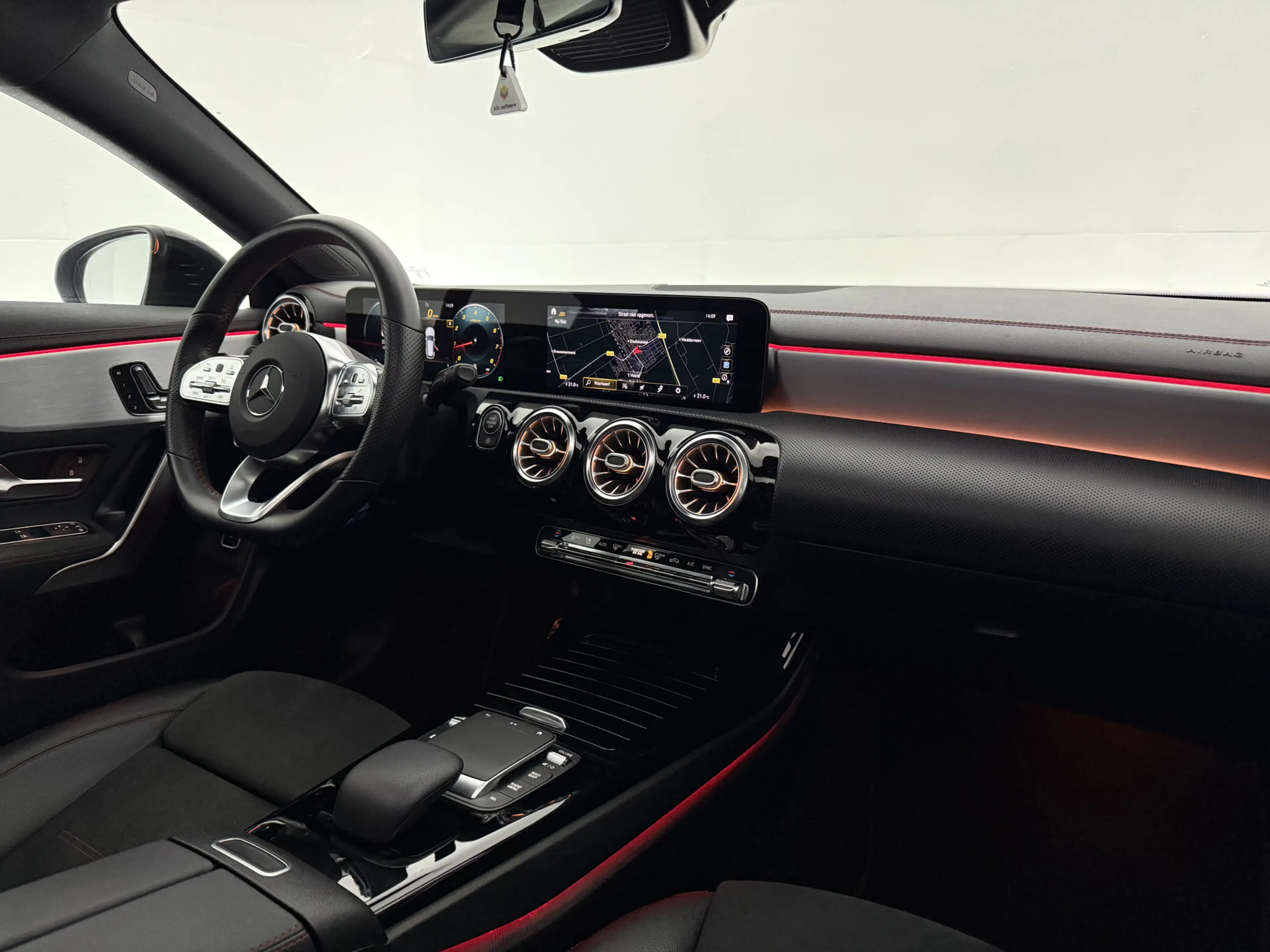 Mercedes-Benz CLA 200 AMG | Pano | Burmester | Camera | Sfeer | Virtual — photo 45