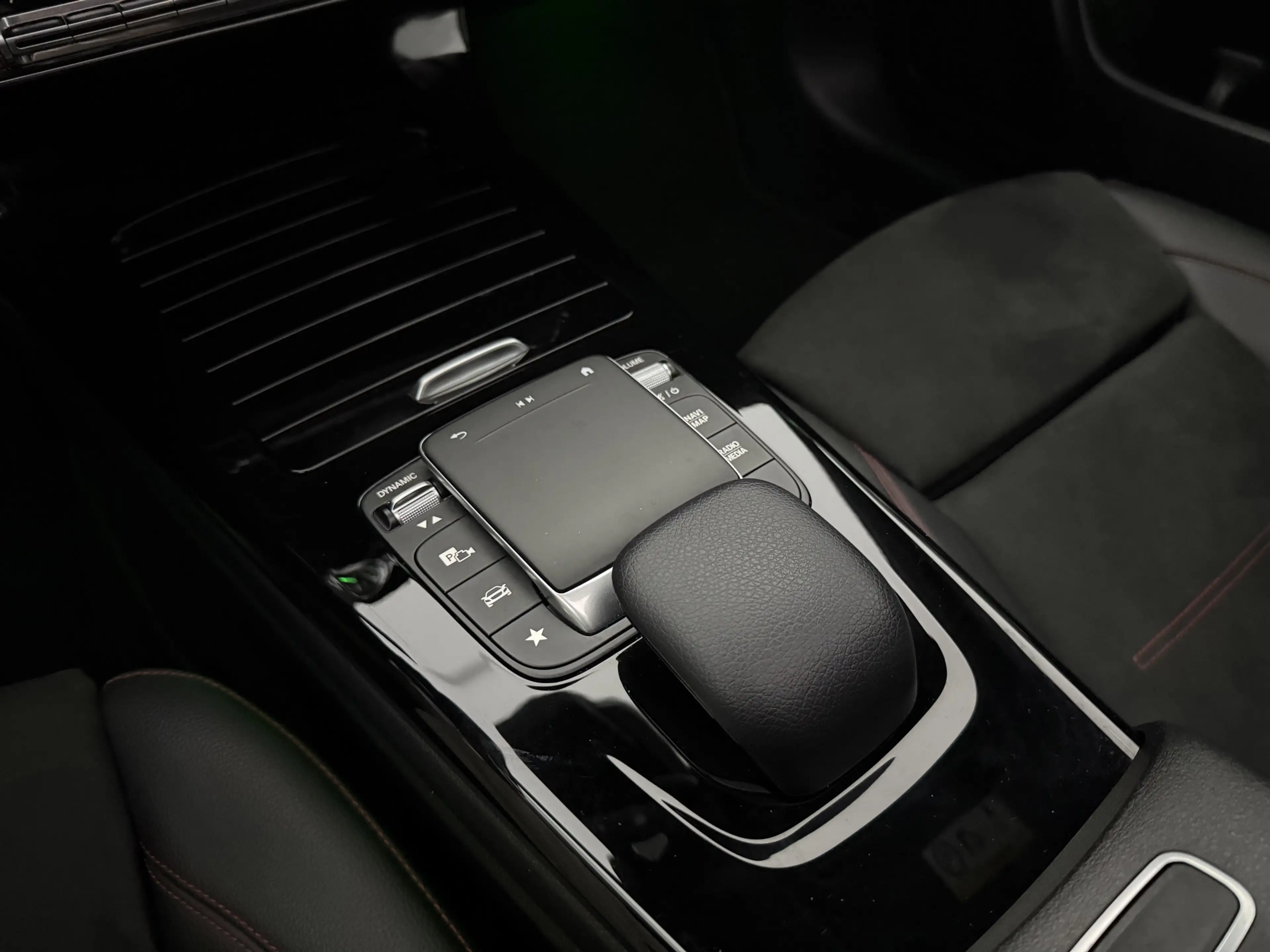 Mercedes-Benz CLA 200 AMG | Pano | Burmester | Camera | Sfeer | Virtual — photo 40