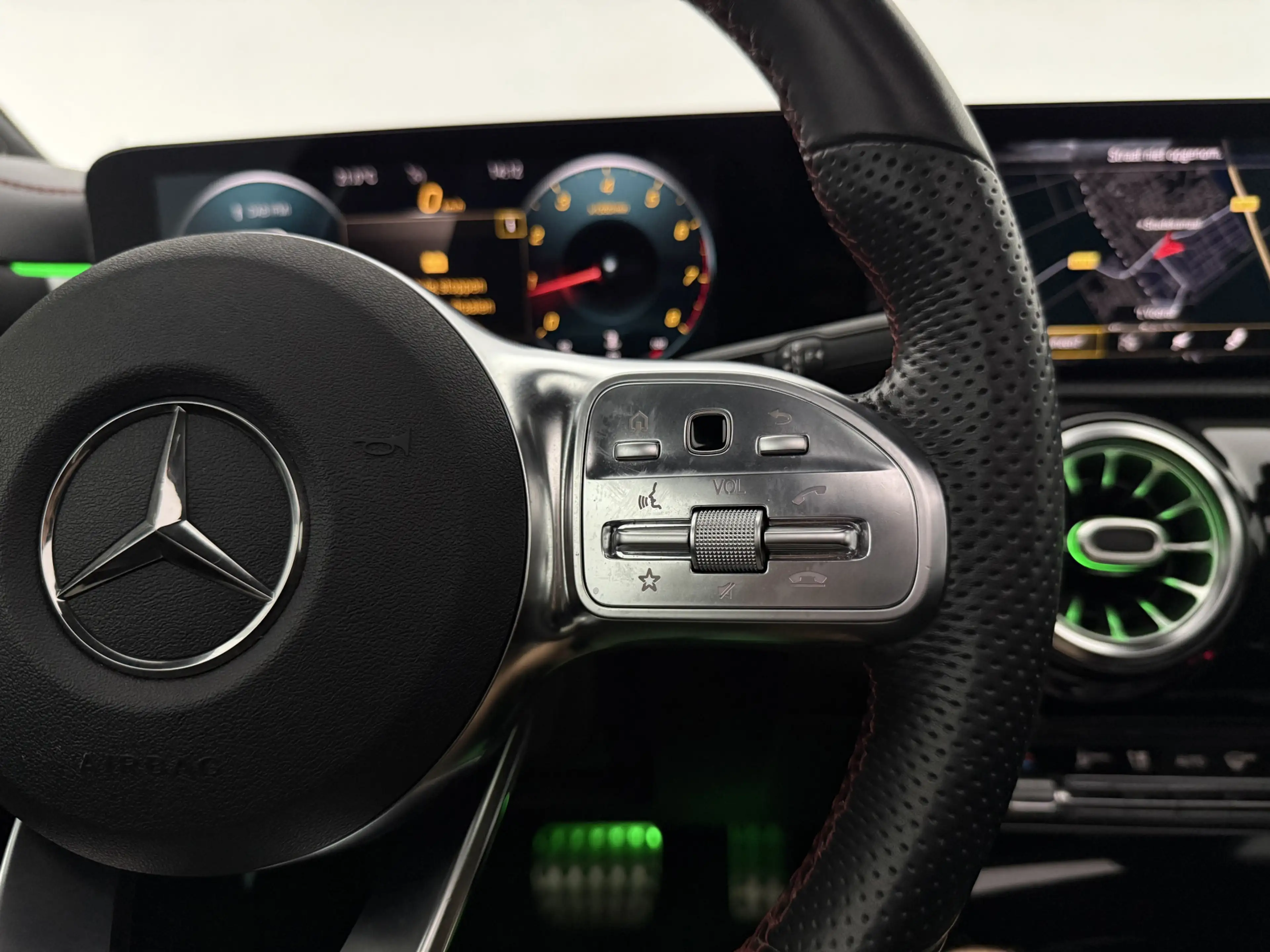 Mercedes-Benz CLA 200 AMG | Pano | Burmester | Camera | Sfeer | Virtual — photo 22