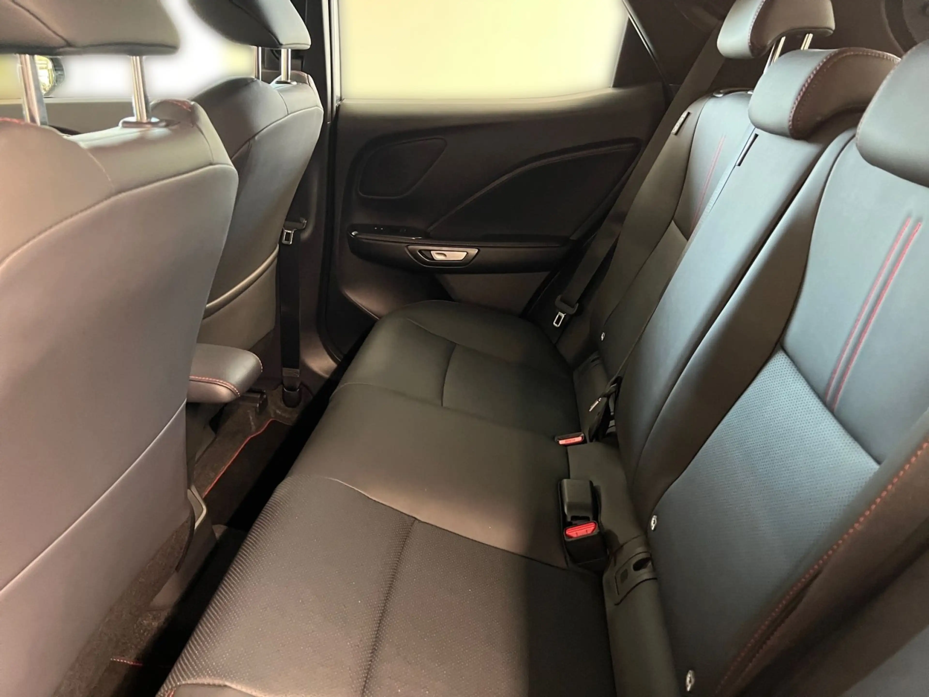 Lexus LBX 1.5 Hybrid Elegant Black Edition Bluetooth D — photo 11