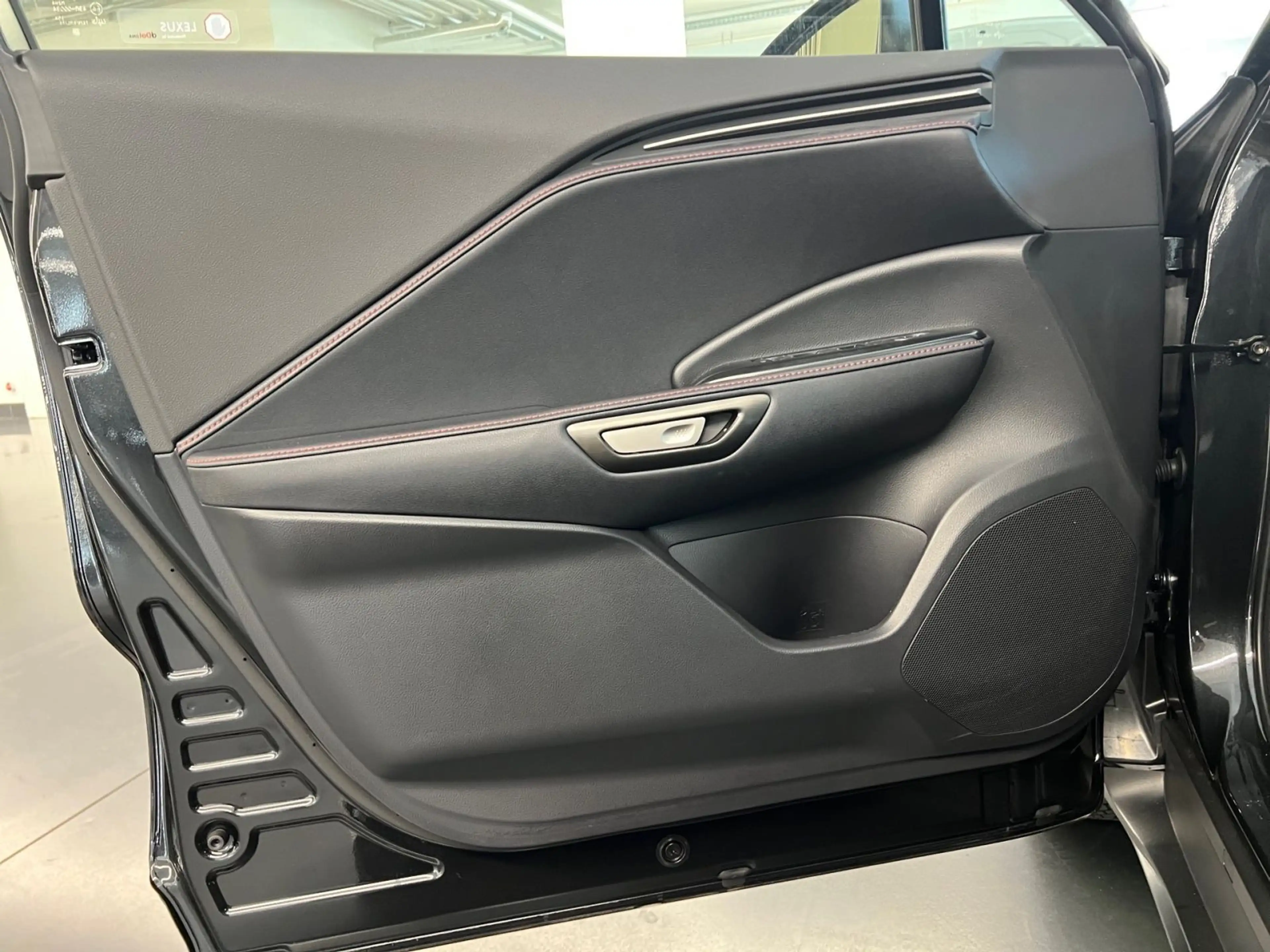 Lexus LBX 1.5 Hybrid Elegant Black Edition Bluetooth D — photo 8