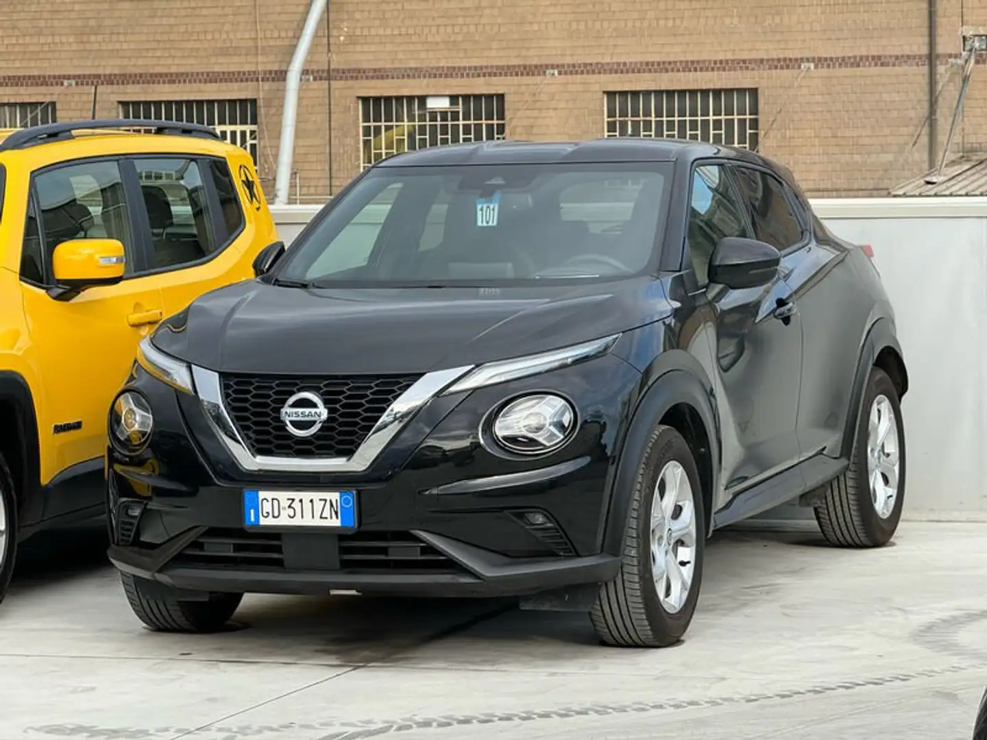 Nissan Juke 1.0 dig-t N-Connecta 114CV Nero - 1