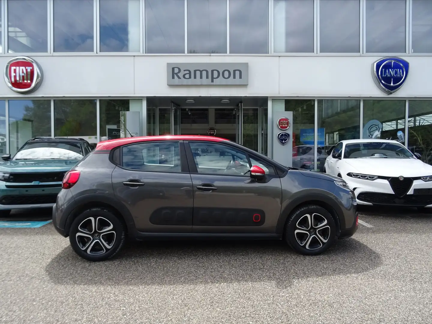 Citroen C3 C3 PureTech 83 S&S Shine Šedá - 2