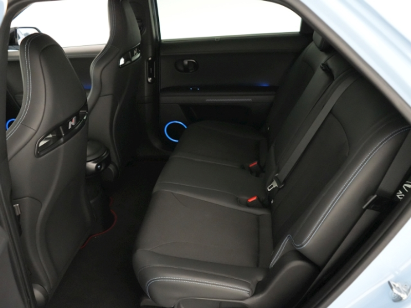 Hyundai IONIQ 5 84kWh 4WD+VOLL LED+360 GRAD KAMERA+NAVI+SPORTSITZE — photo 9