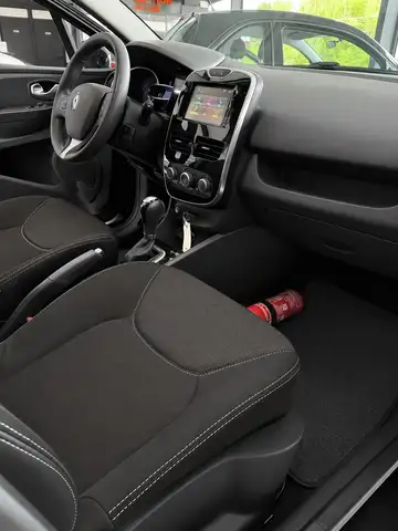 Renault Clio view 9